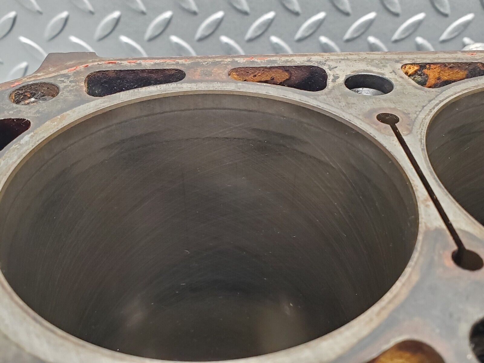 46315 Mercedes-Benz W124 280E Engine Block 104.942 1040111201