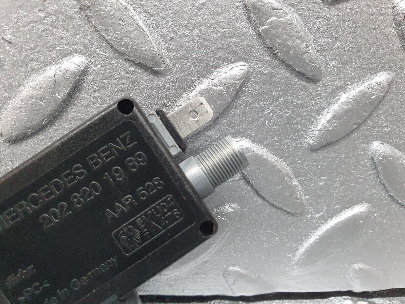 41856 Mercedes-Benz W202 C200 Radio Ariel Antenna Amplifier Booster 2028201989