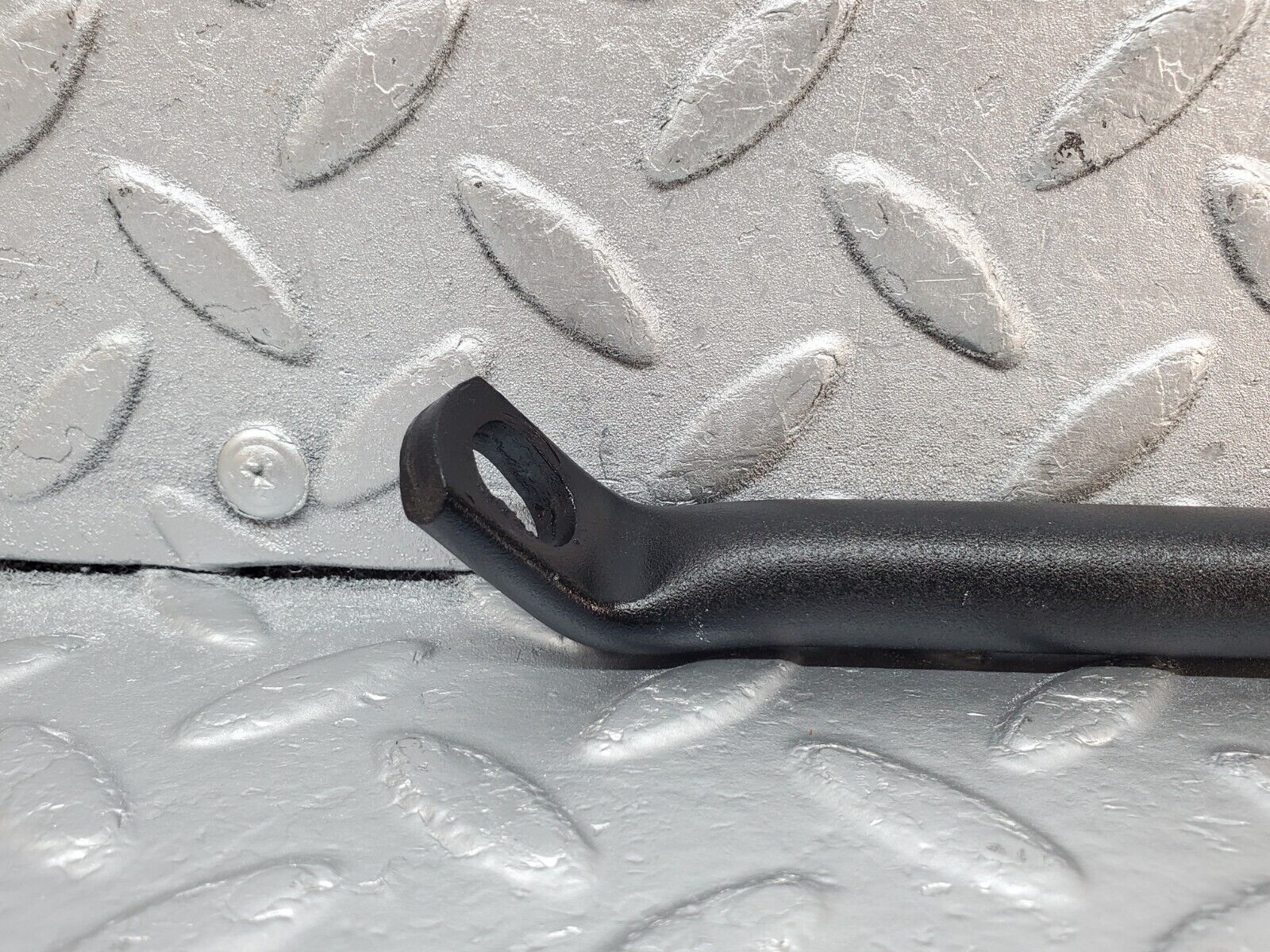 45401 Mercedes-Benz 280E M110.983 Power Steering Pump Holder Bracket