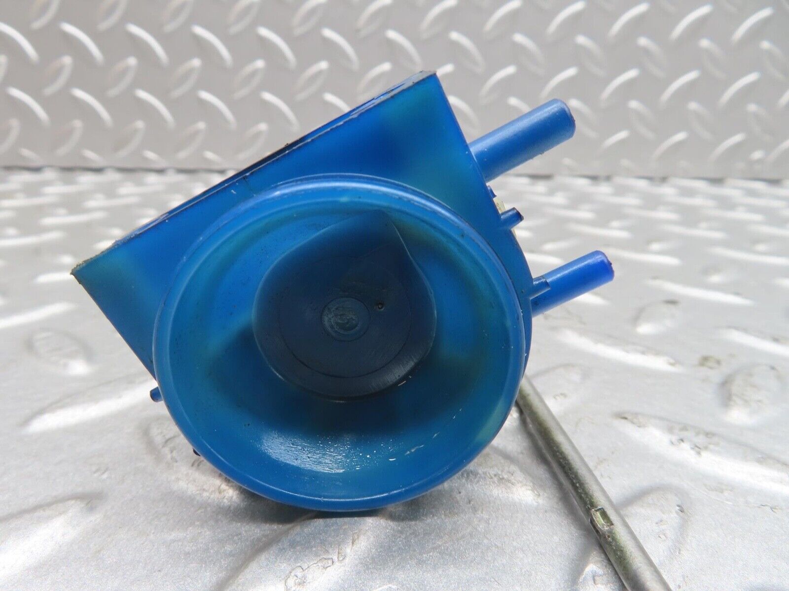 13908 Mercedes-Benz C107 280SLC Fuel Tank Flap Vacuum Lock Actuator