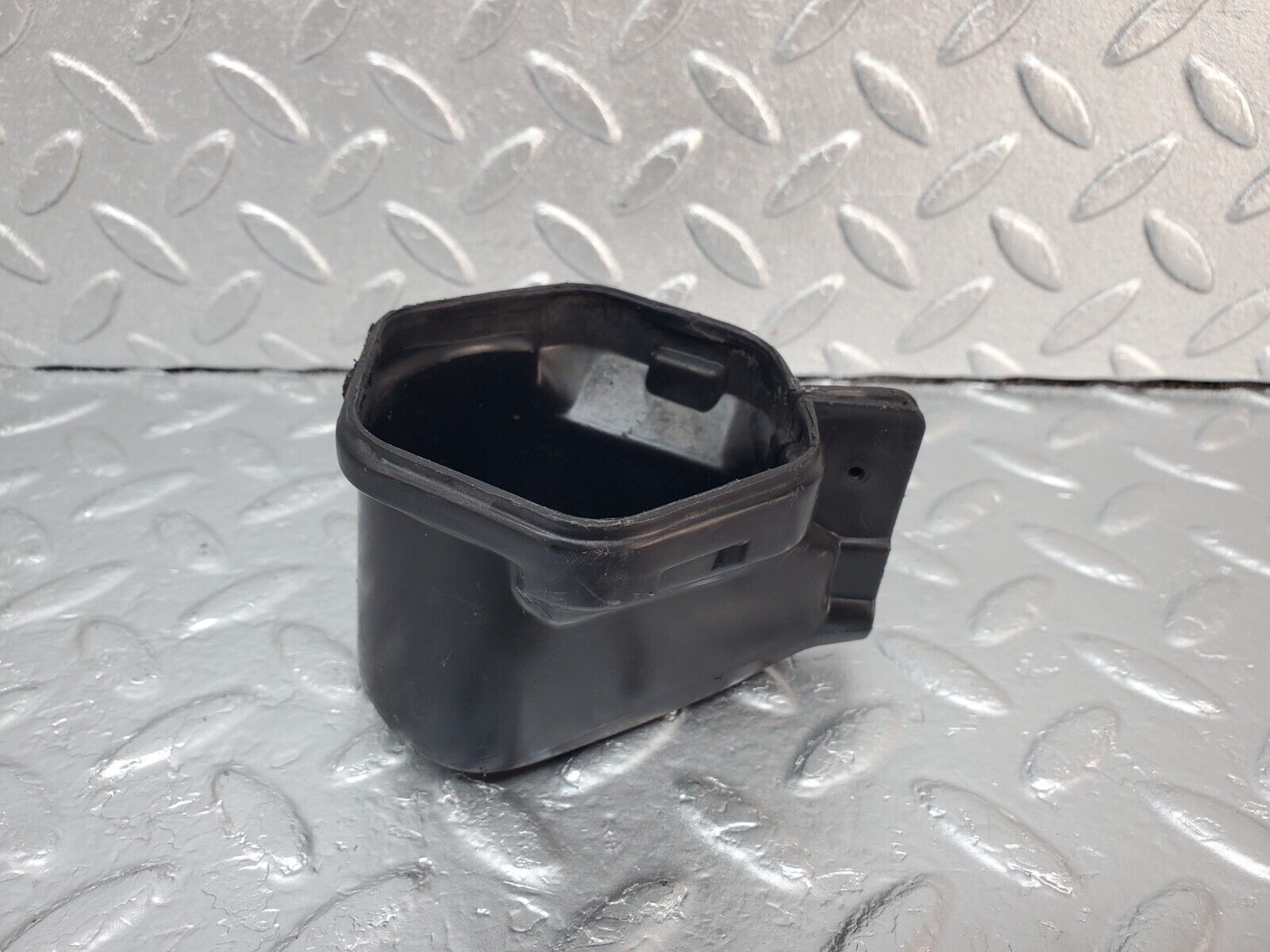 45673 Mercedes-Benz W126 420SE Ignition Coil Cover Cap 0001582285