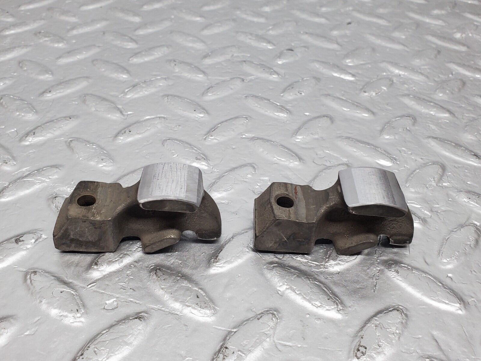 45481 Mercedes-Benz 280E M110.988 Valve Rocker Arm With Retaining Spring