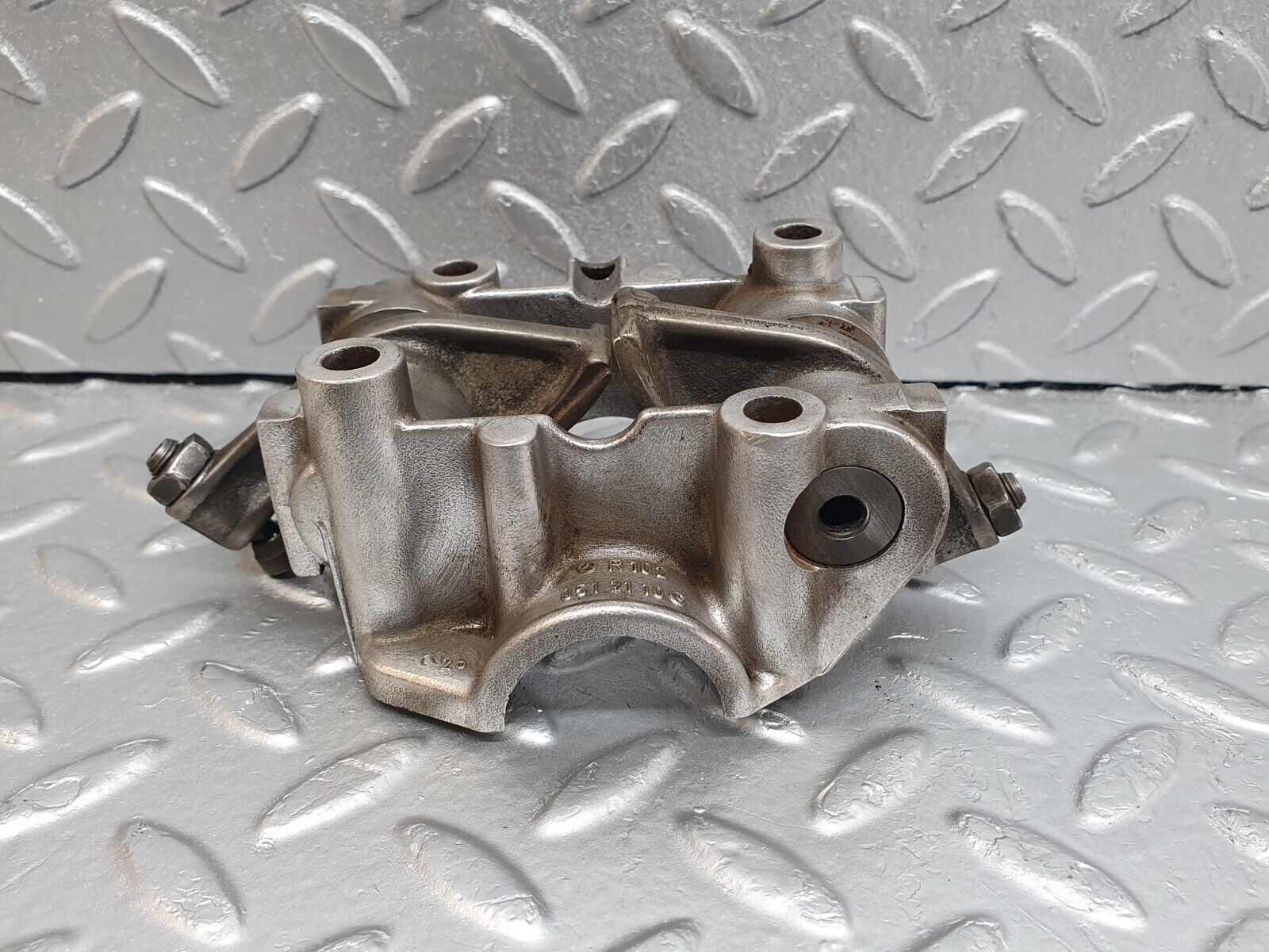 43066 Mercedes-Benz W123 Rocker Arms Camshaft Bearing Block 1020512110