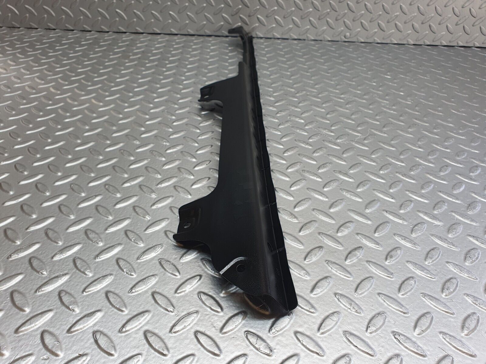 43717 Mercedes-Benz C126 380SEC Coupe Rear Window Channel Support Bracket Right Side