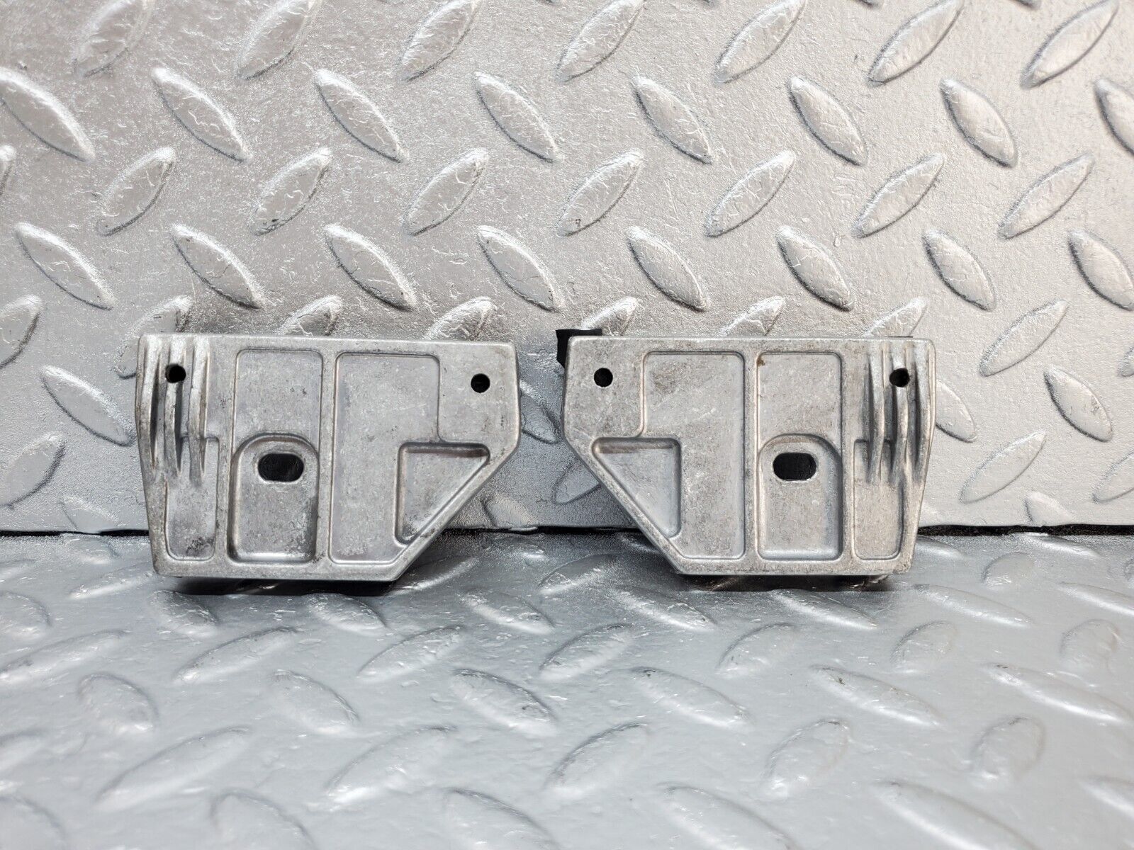 45024 Mercedes-Benz R129 300SL Coupe Door Window Guide Bracket 1247250132 1247250232