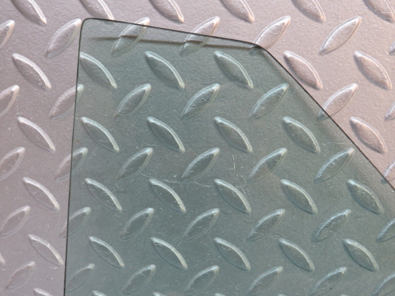 40186 Mercedes-Benz R107 Hardtop Quarter Window Glass Right Side