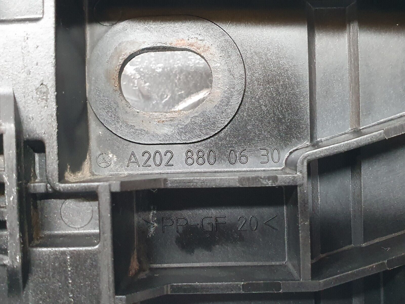 41748 Mercedes-Benz W202 C200 Rear Bumper Bracket 2028800630