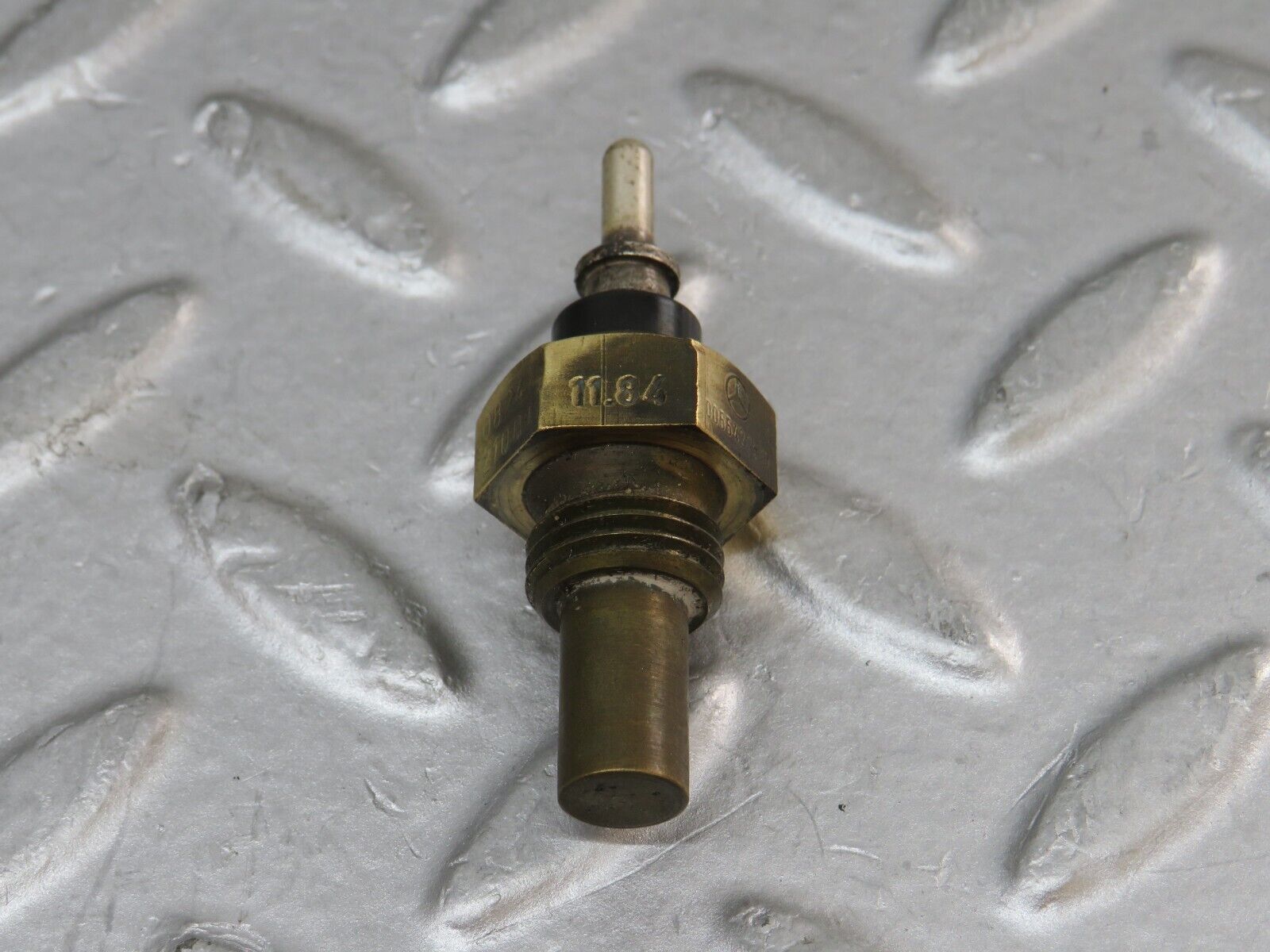 35514 Mercedes-Benz R107 280SL Coolant Temperature Sensor Beru 005542261