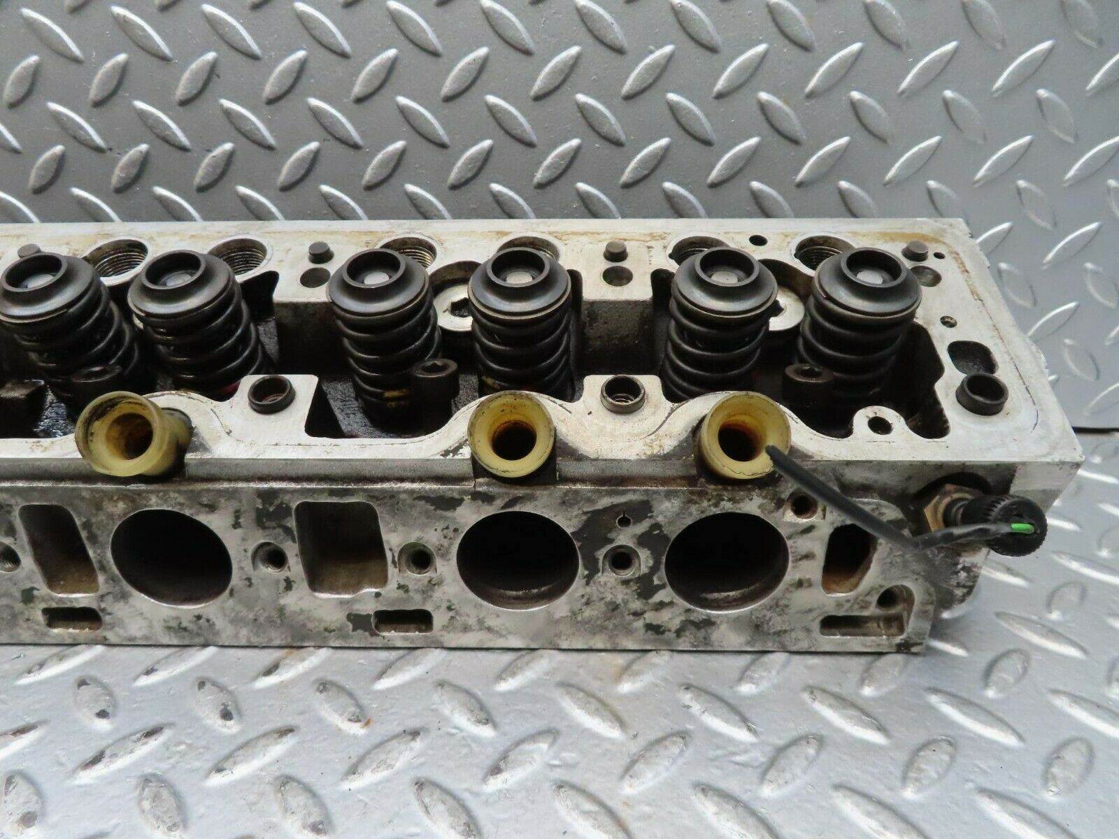 15795 Mercedes-Benz R107 450SL Cylinder Head Right 1160162701