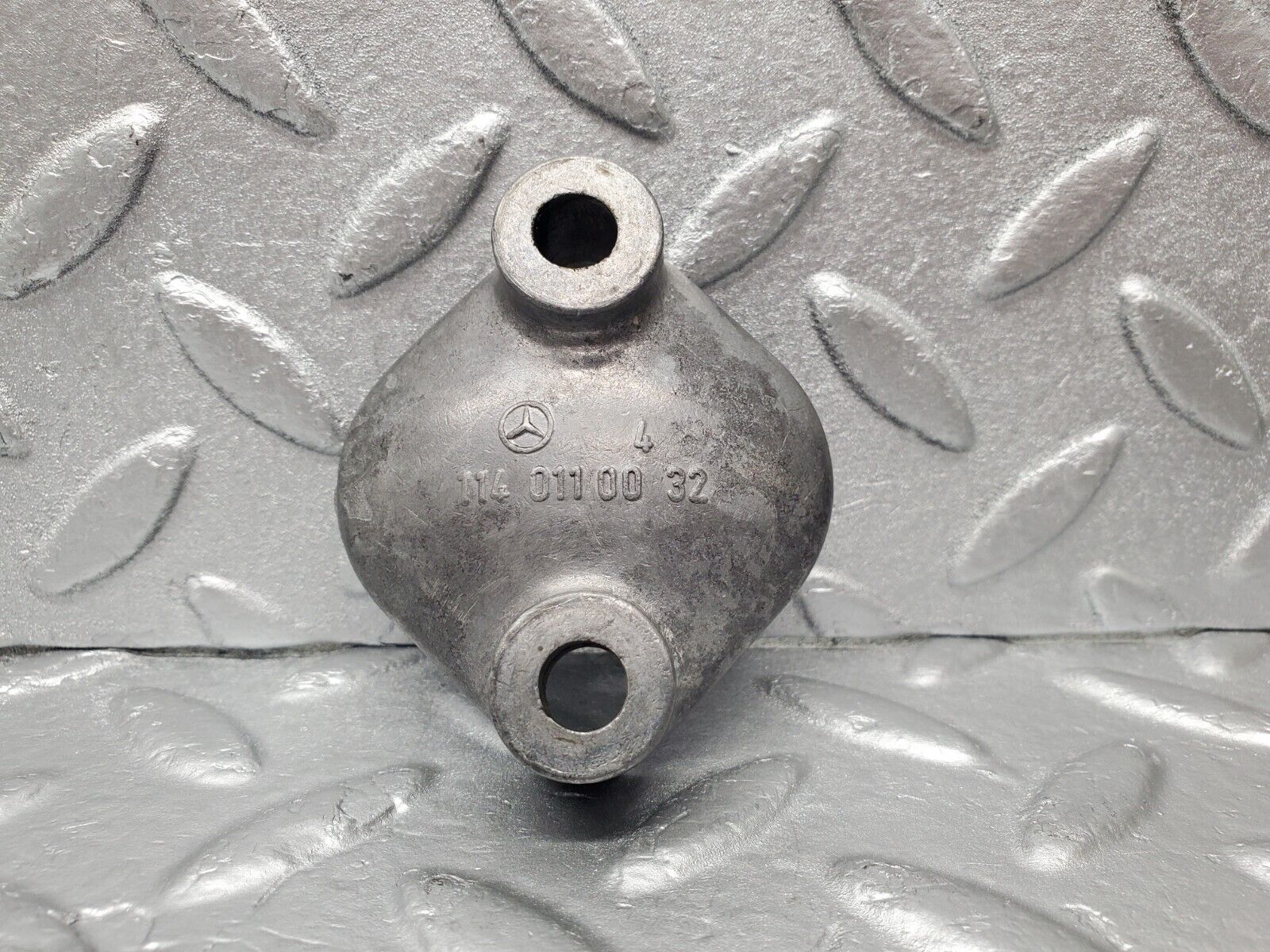 46701 Mercedes-Benz C123 280CE Coupe Engine Fuel Pump Cover 1140110032