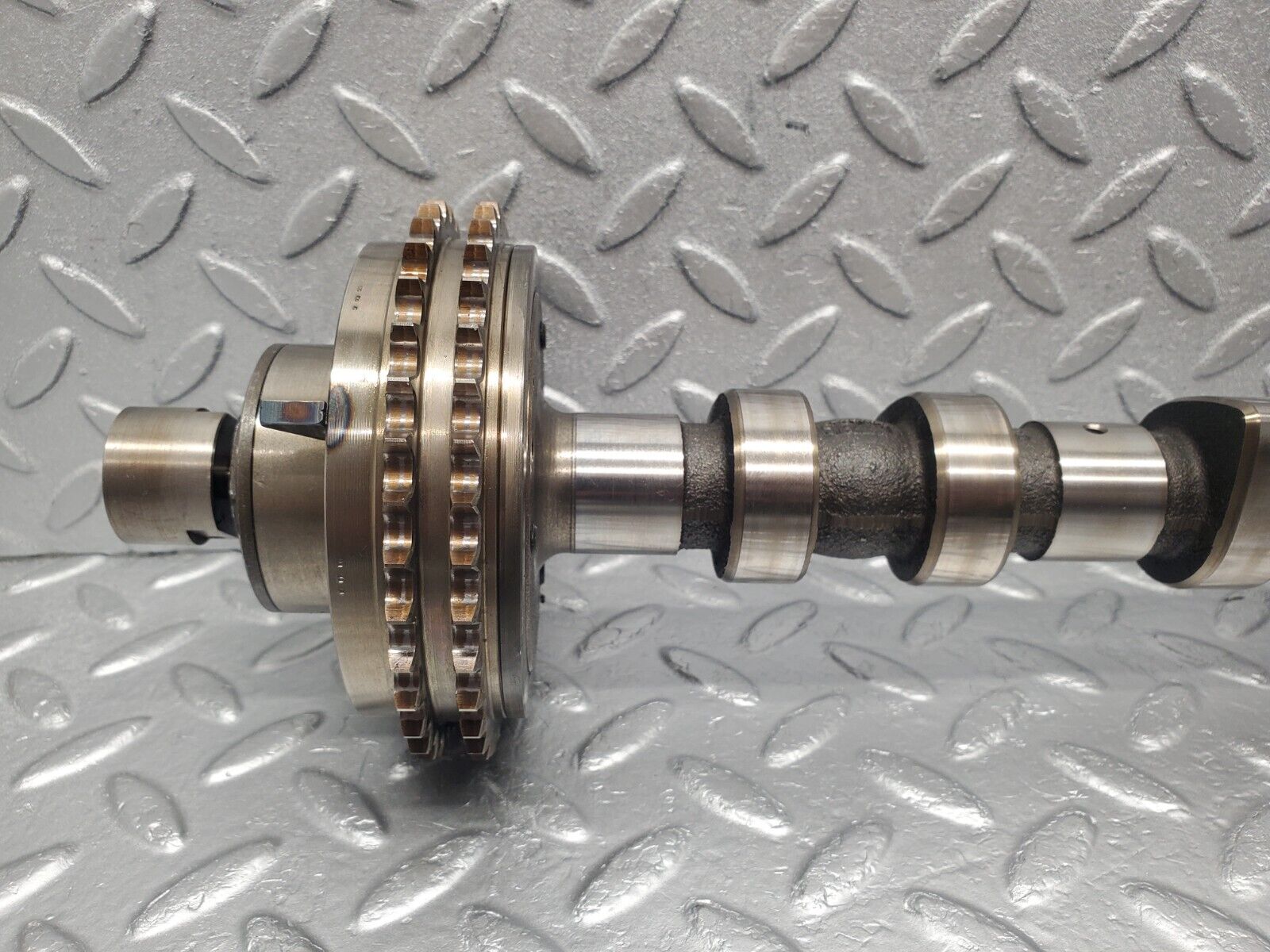 46223 Mercedes-Benz W124 280E Camshaft R1044501