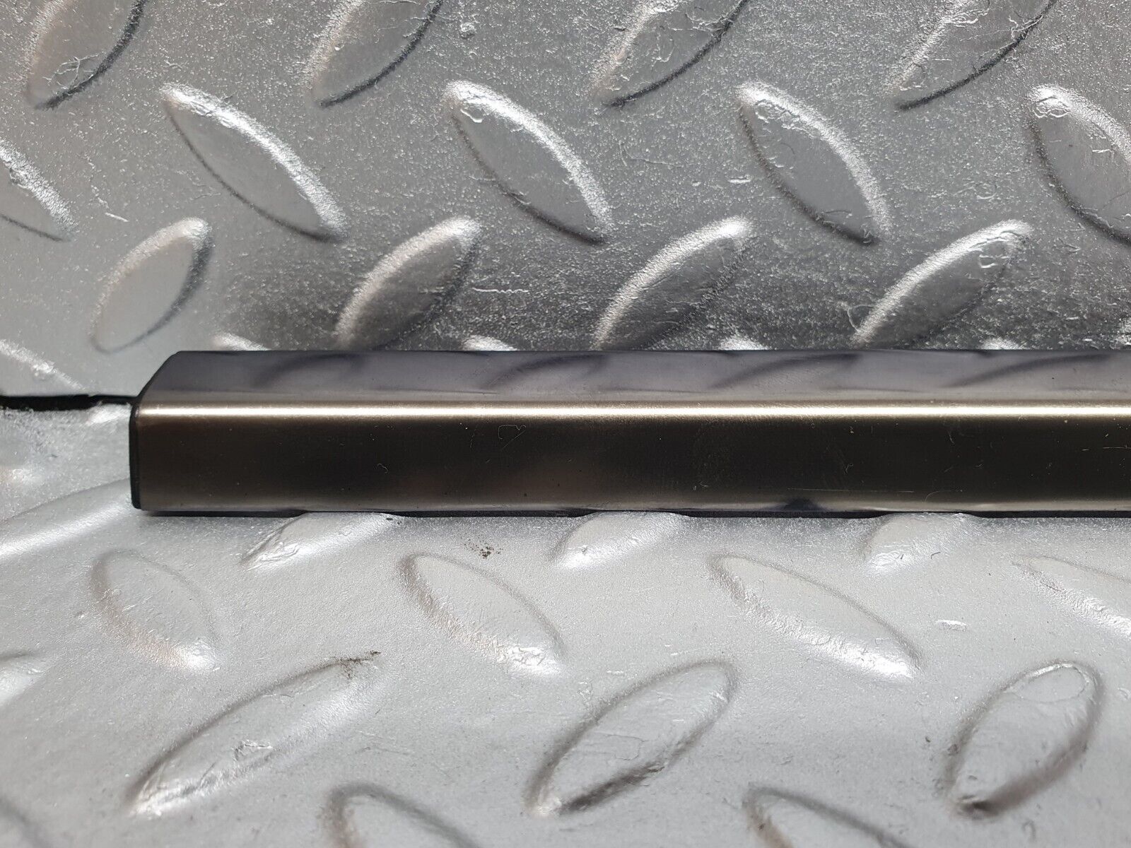 42107 Mercedes-Benz W202 C200 Front Left Door Moulding Trim