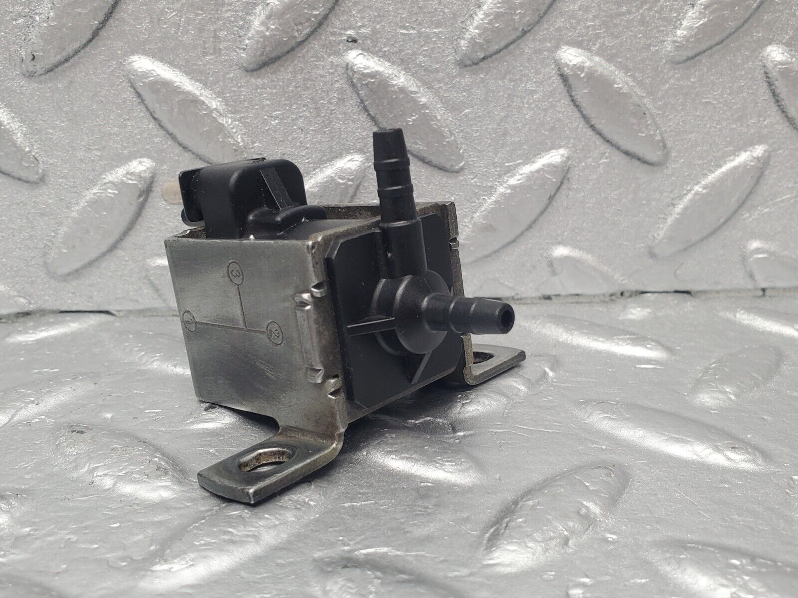 46213 Mercedes-Benz W124 280E Vacuum Control Valve 0015408697