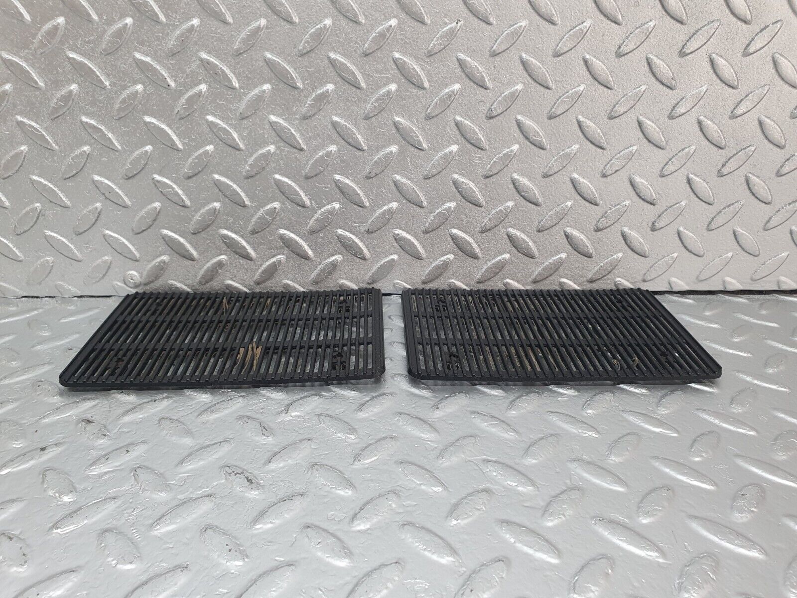 43677 Mercedes-Benz C126 380SEC Coupe Parcel Shelf Speaker Cover 2x 1268200012