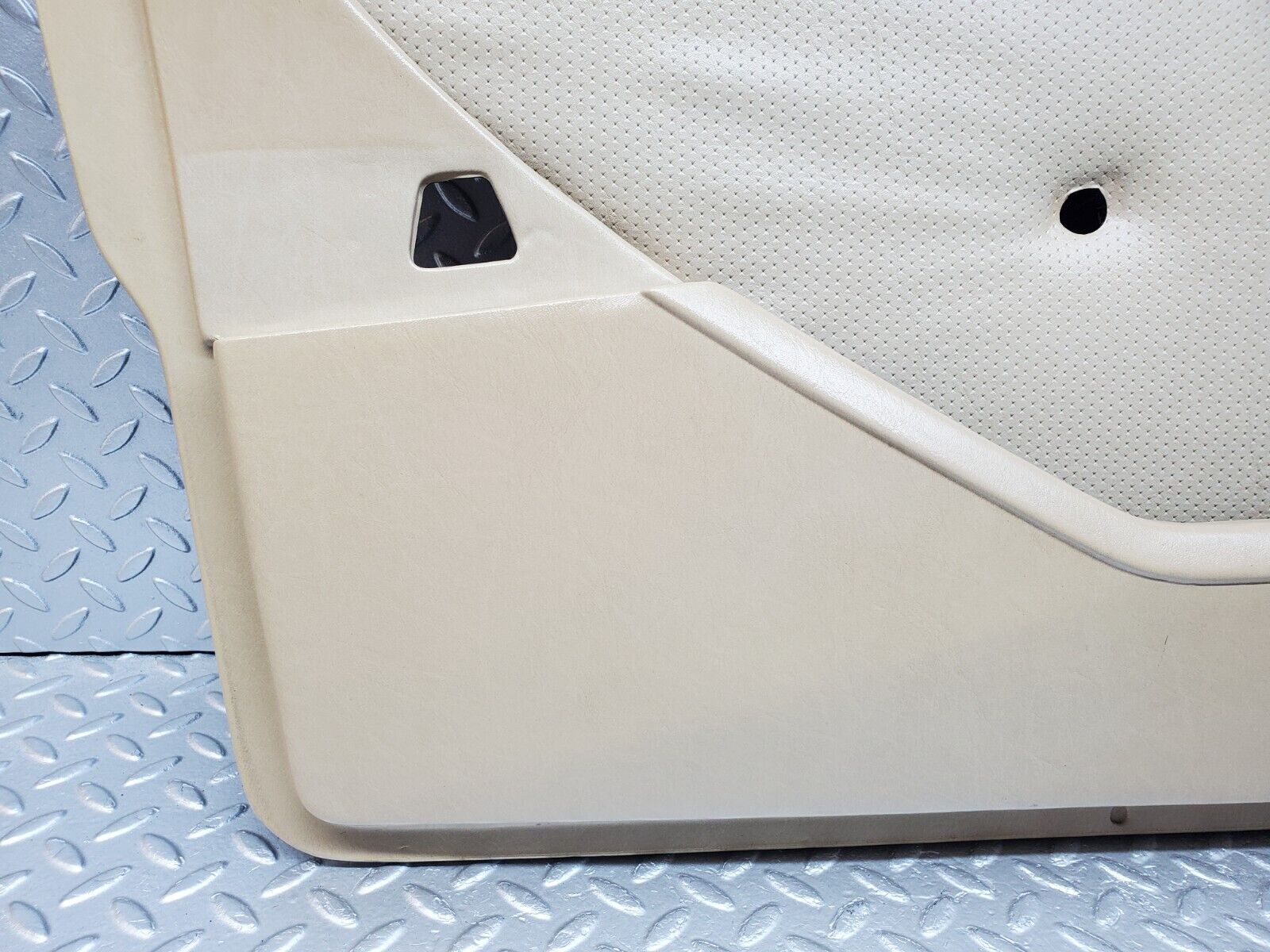 45719 Mercedes-Benz W126 420SE Front Left Door Card Beige 1267270170