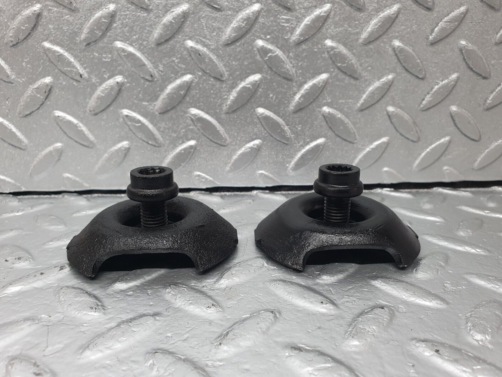 42598 Mercedes-Benz R129 320SL Coupe Rear Suspension Anti Roll Bar Bolt 2x