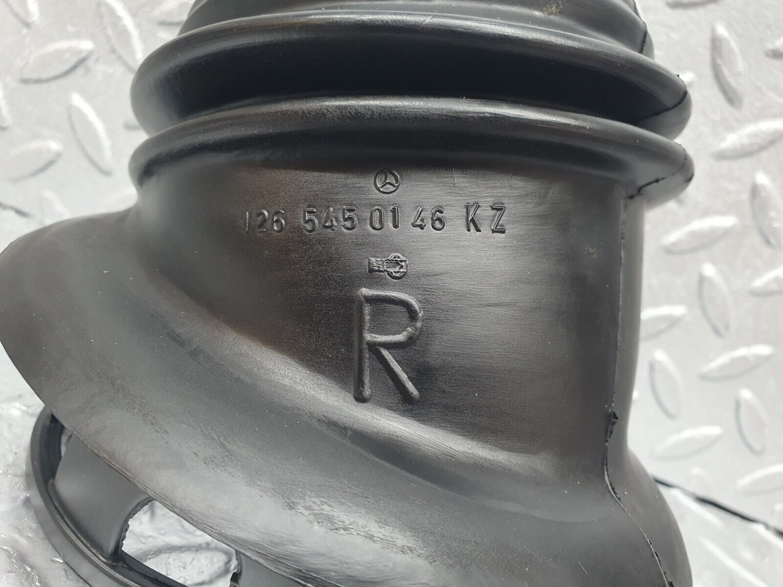 43609 Mercedes-Benz C126 380SEC Coupe Fuse Box Rubber Grommet 1265450146