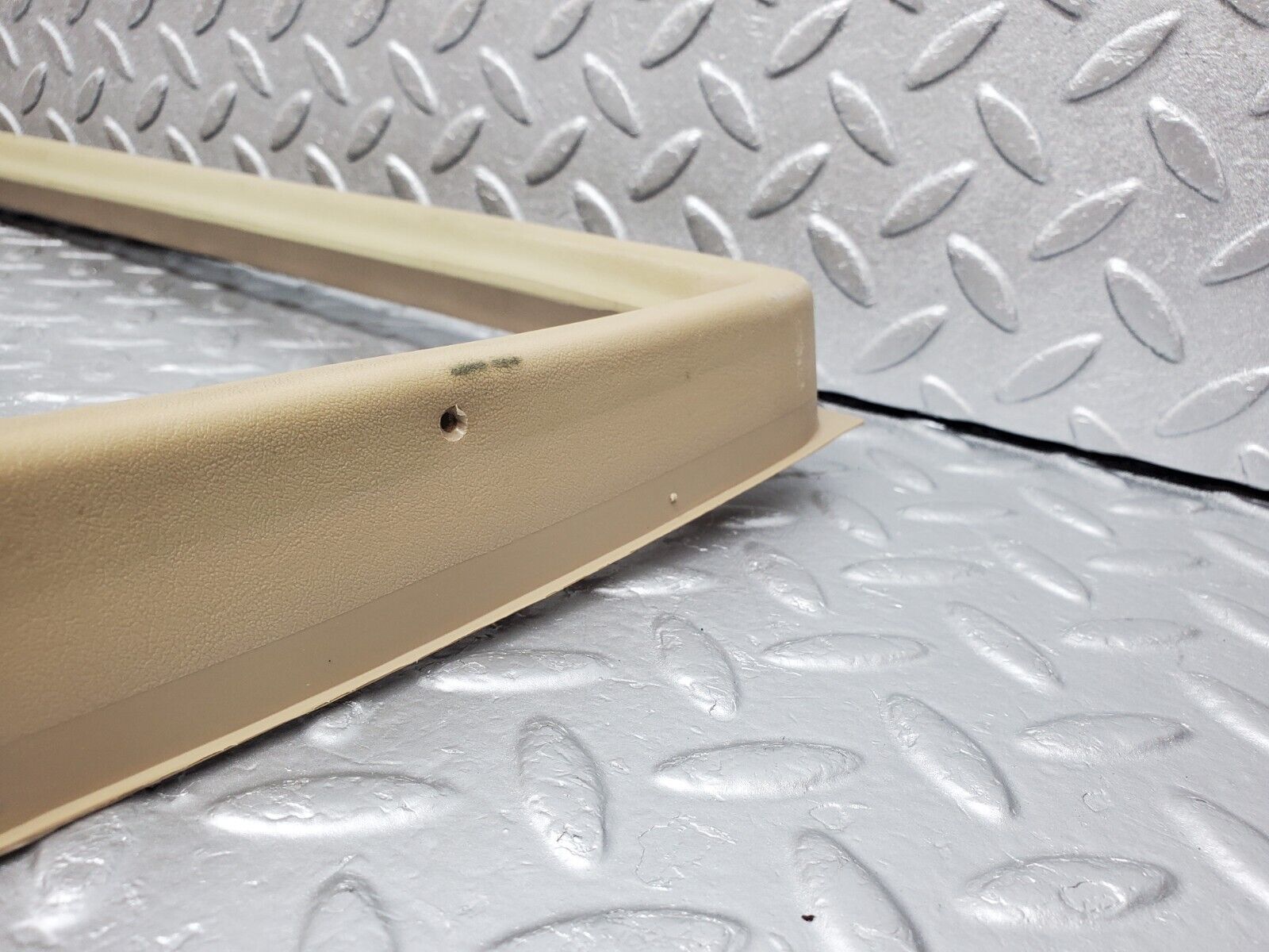 45860 Mercedes-Benz W126 420SE Front Right Door Window Frame Cover 1267250471