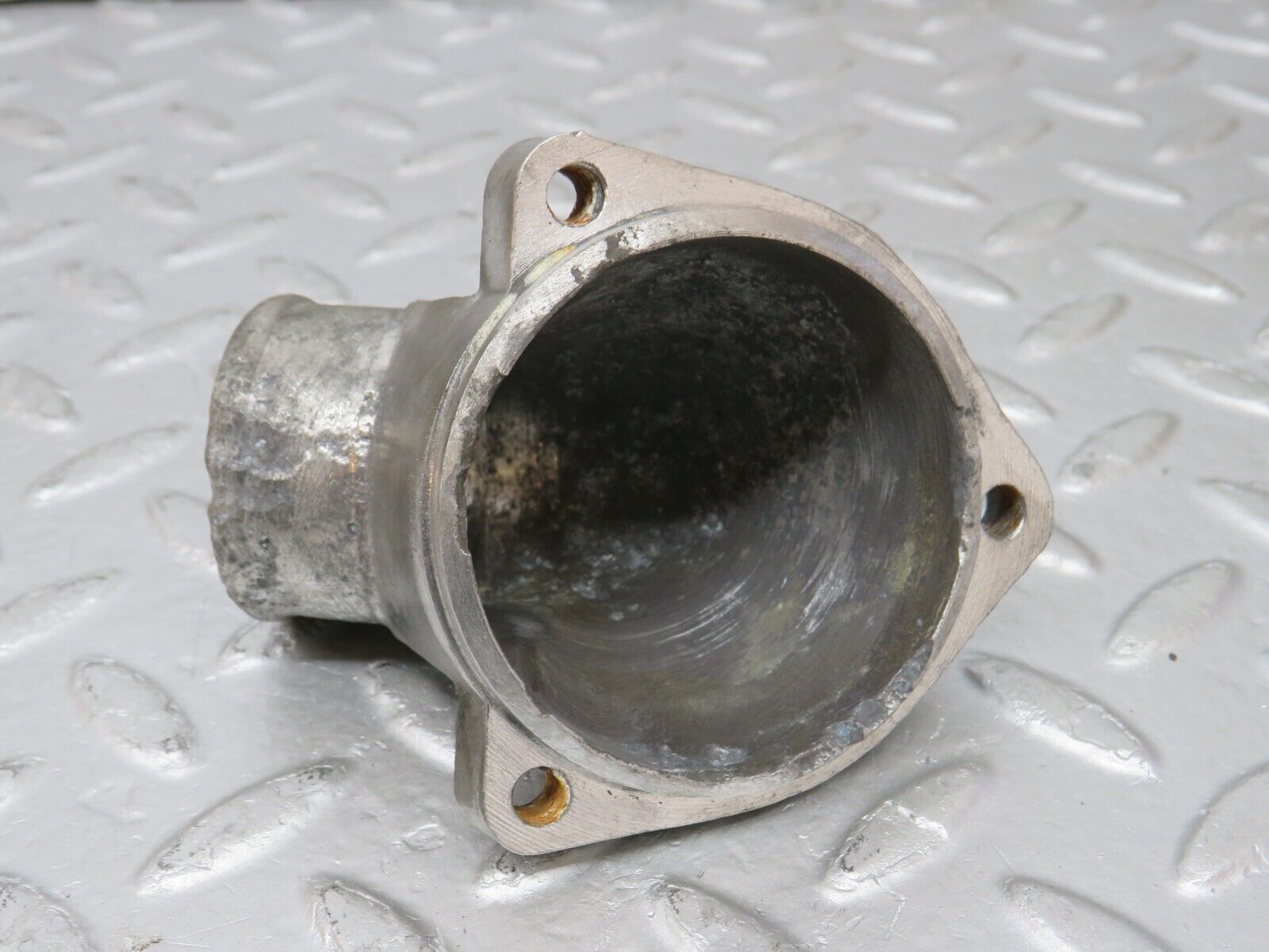 32857 Mercedes-Benz C107 R107 350 V8 Thermostat Housing 1162030374