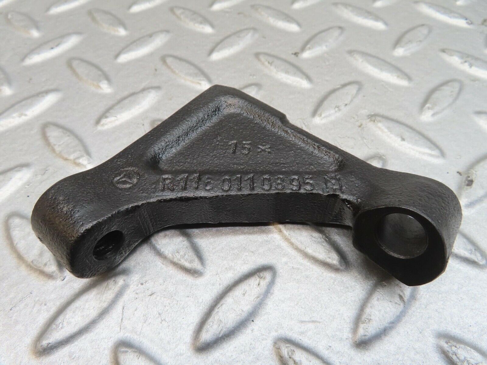 13789 Mercedes-Benz R107 450SL Engine Mount Bracket Pair 1160110895 1160110995