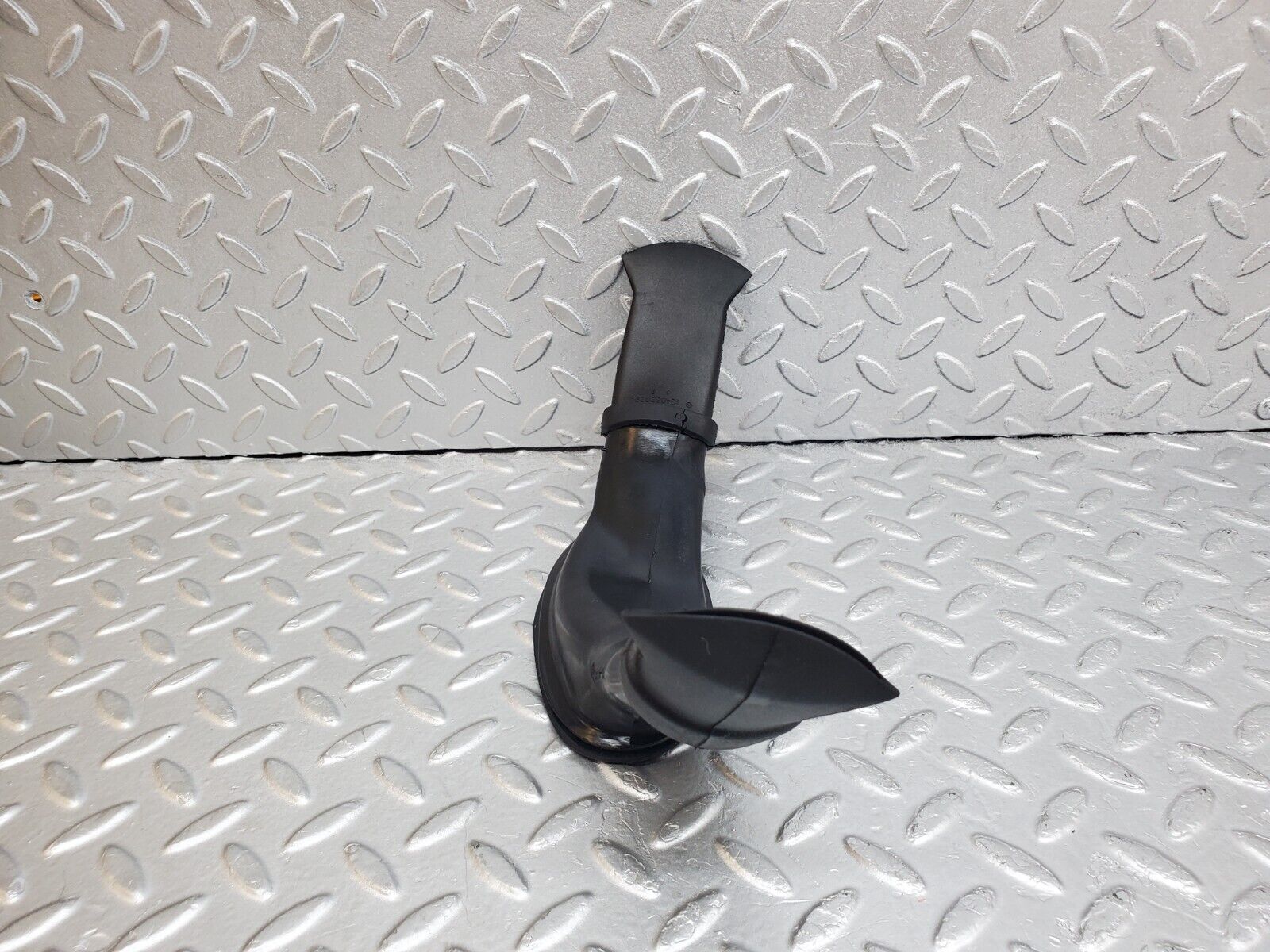 44775 Mercedes-Benz W124 220E Heater Water Drain 1248320025 1248320294