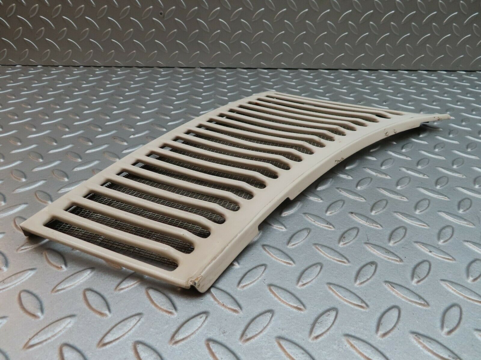 4983 Mercedes-Benz R107 350SL Air Intake Grill Right Side