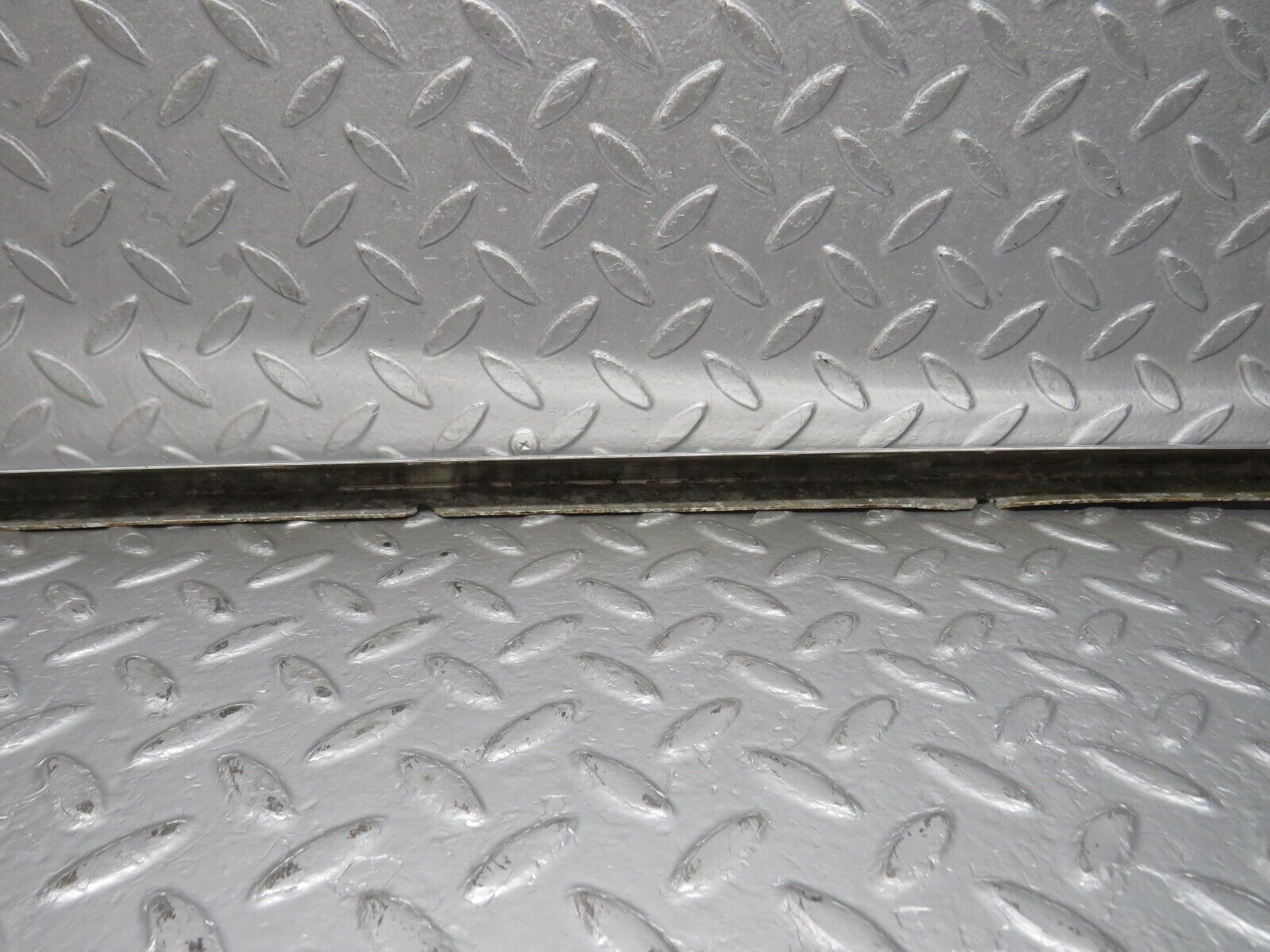 39859 Mercedes-Benz R107 350SL Hardtop Under Windshield Chrome Trim