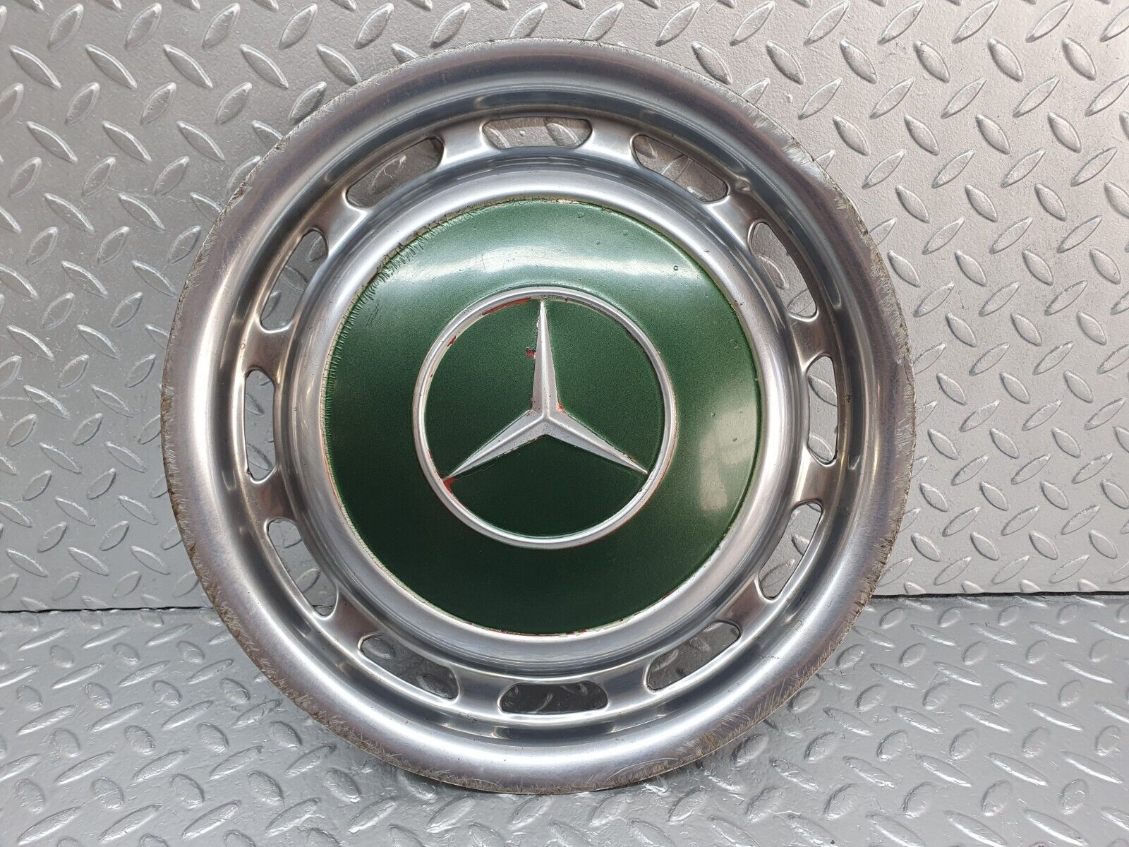 43231 Mercedes-Benz W108 280SE Wheel Hub Cap 14''