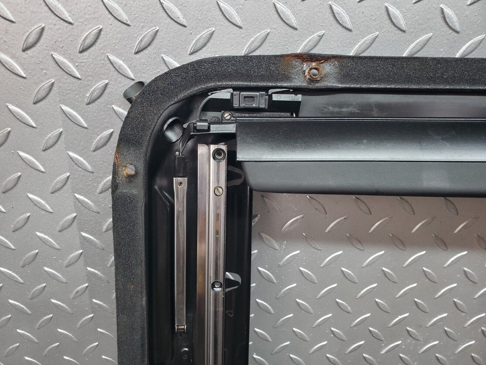 44885 Mercedes-Benz W124 220E Power Sunroof Frame