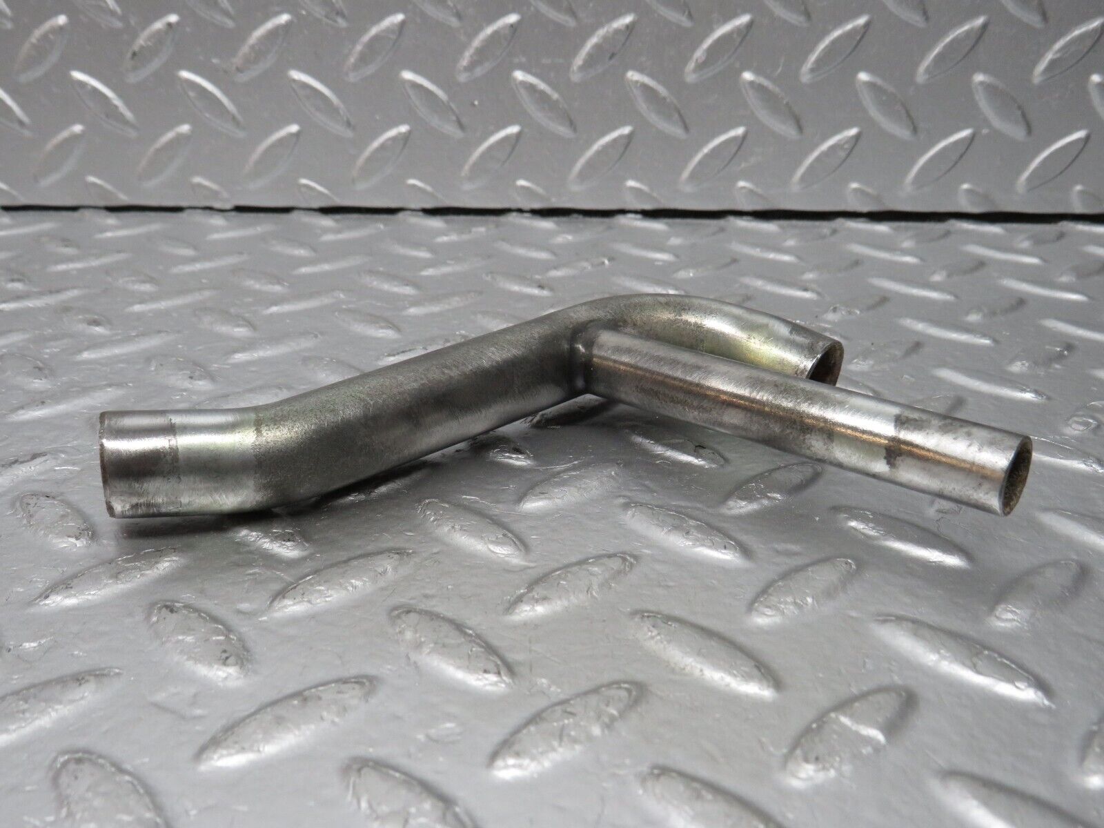 33072 Mercedes-Benz C107 R107 350 V8 Air Intake Pipe