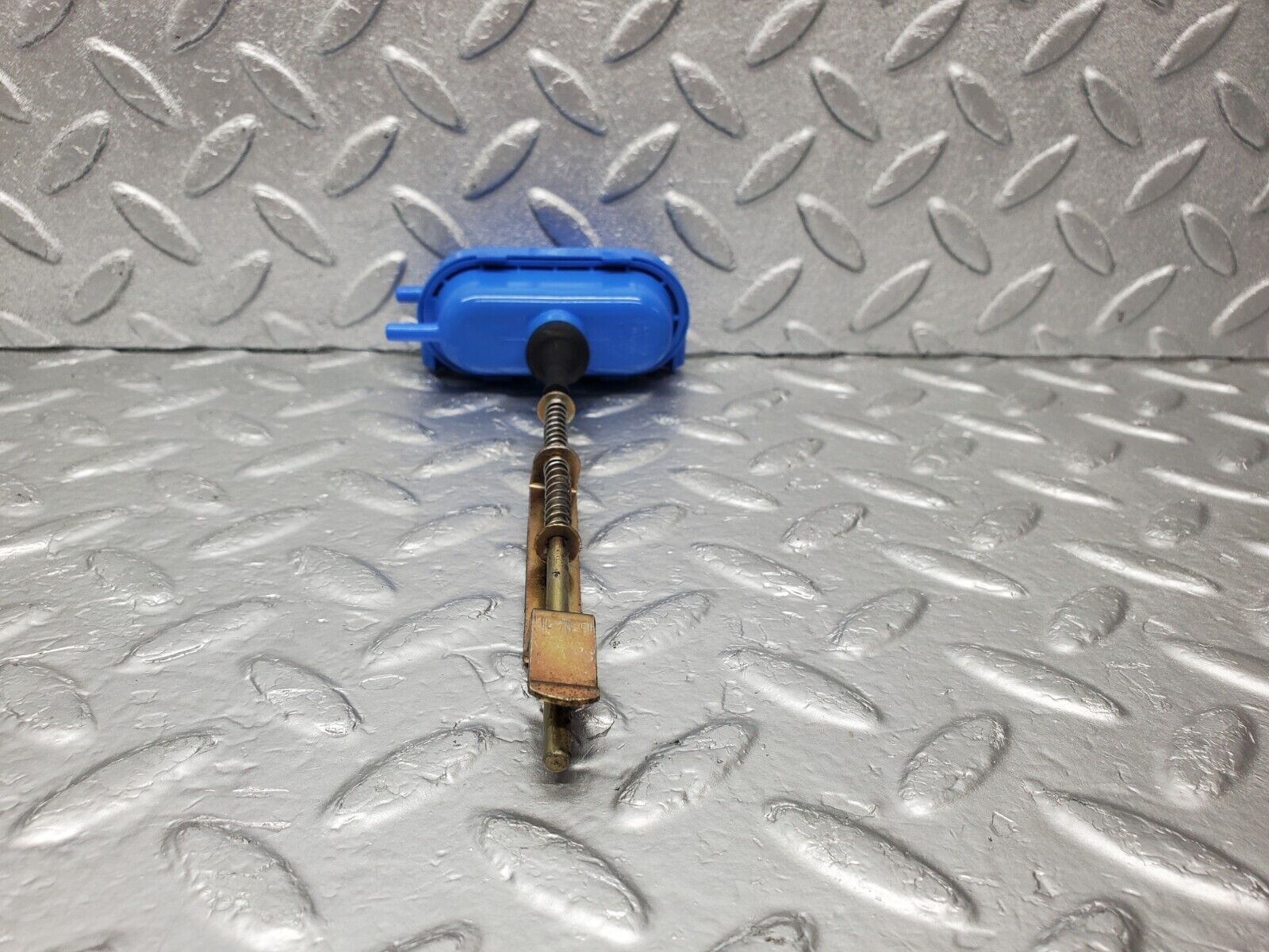 46473 Mercedes-Benz C123 280CE Coupe Trunk Lock Vacuum Actuator