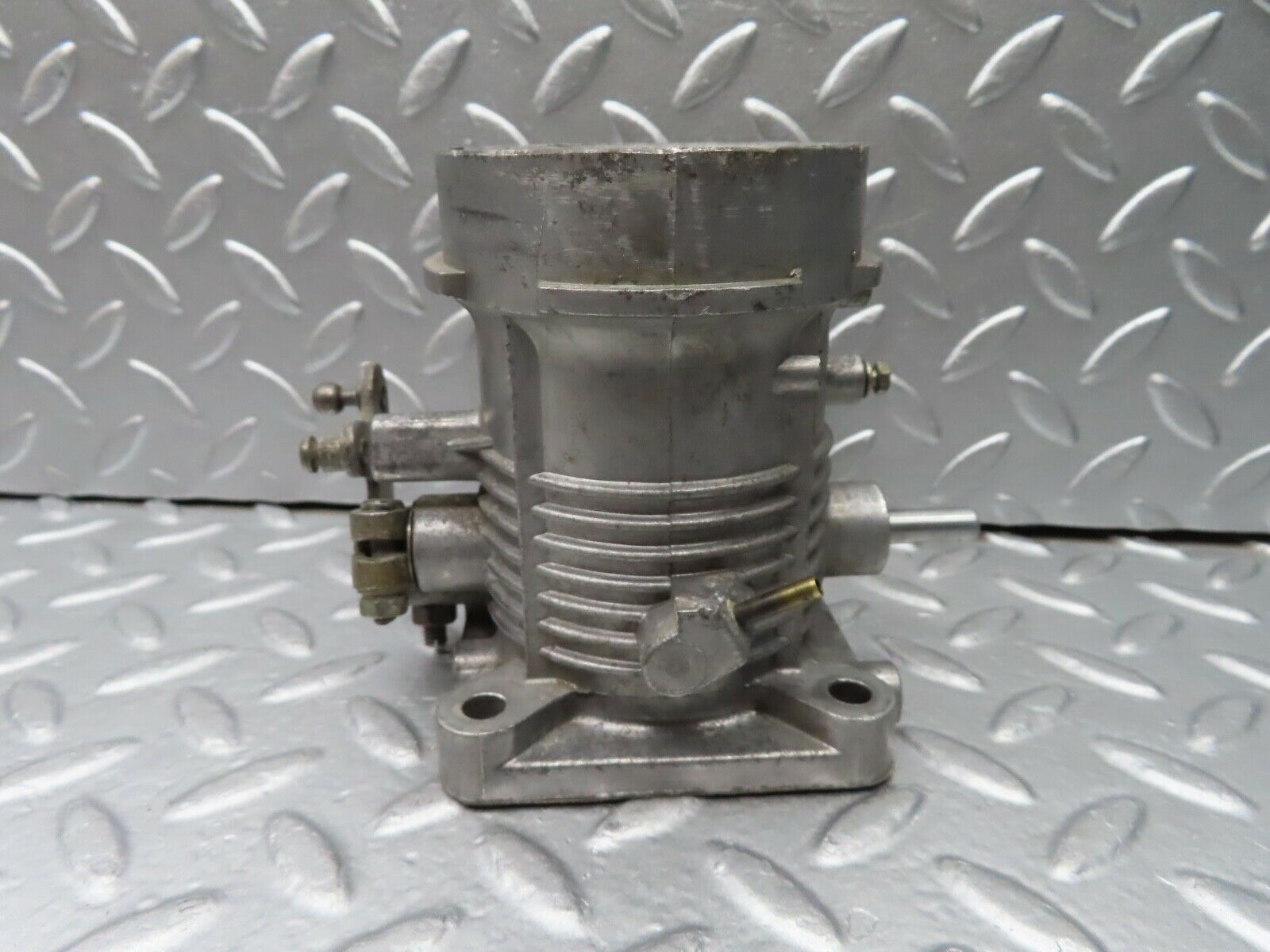 20635 Mercedes-Benz R107 450SL Throttle Body Valve