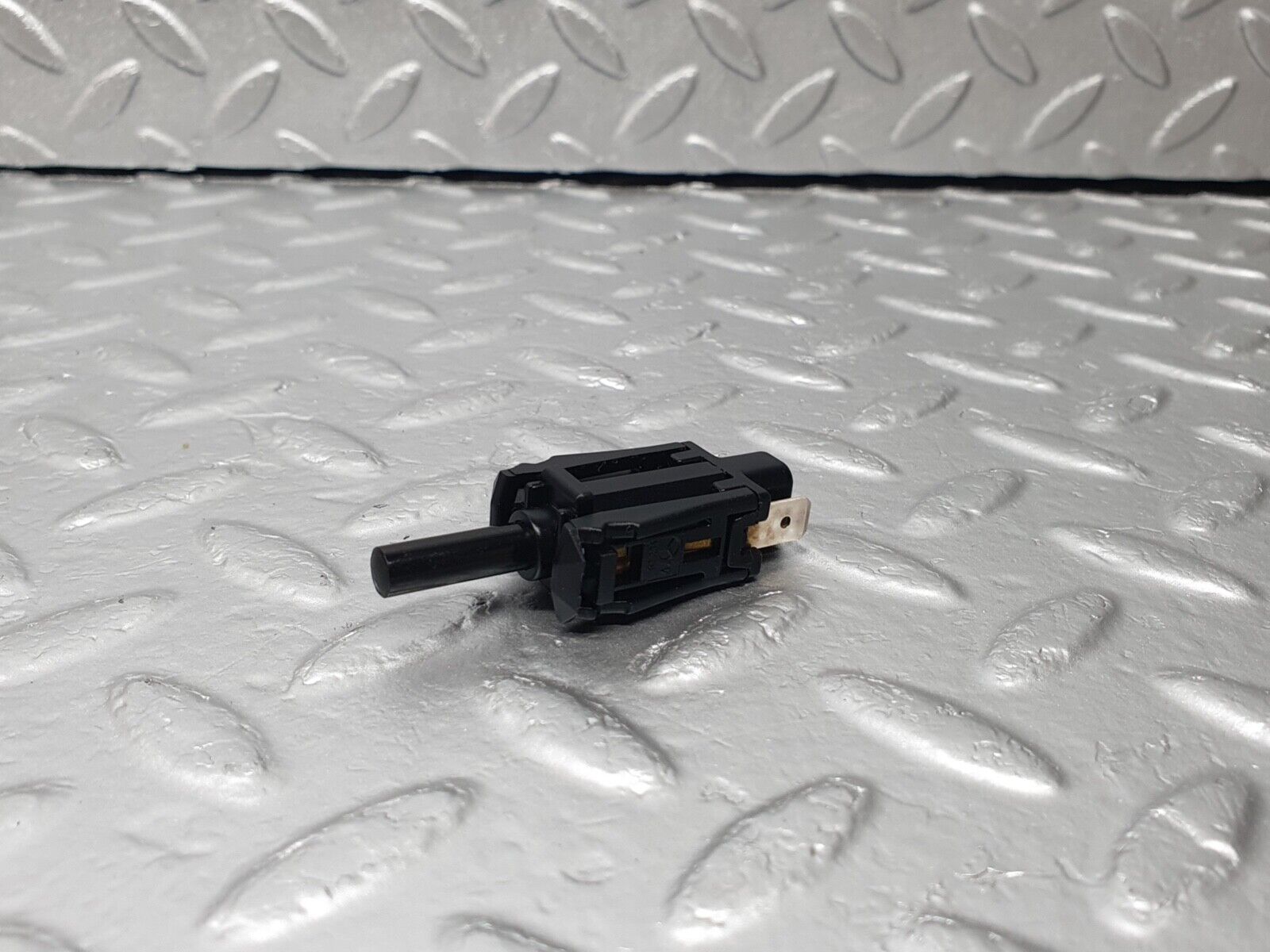 42991 Mercedes-Benz W201 190 Door Contact Switch 0015458714