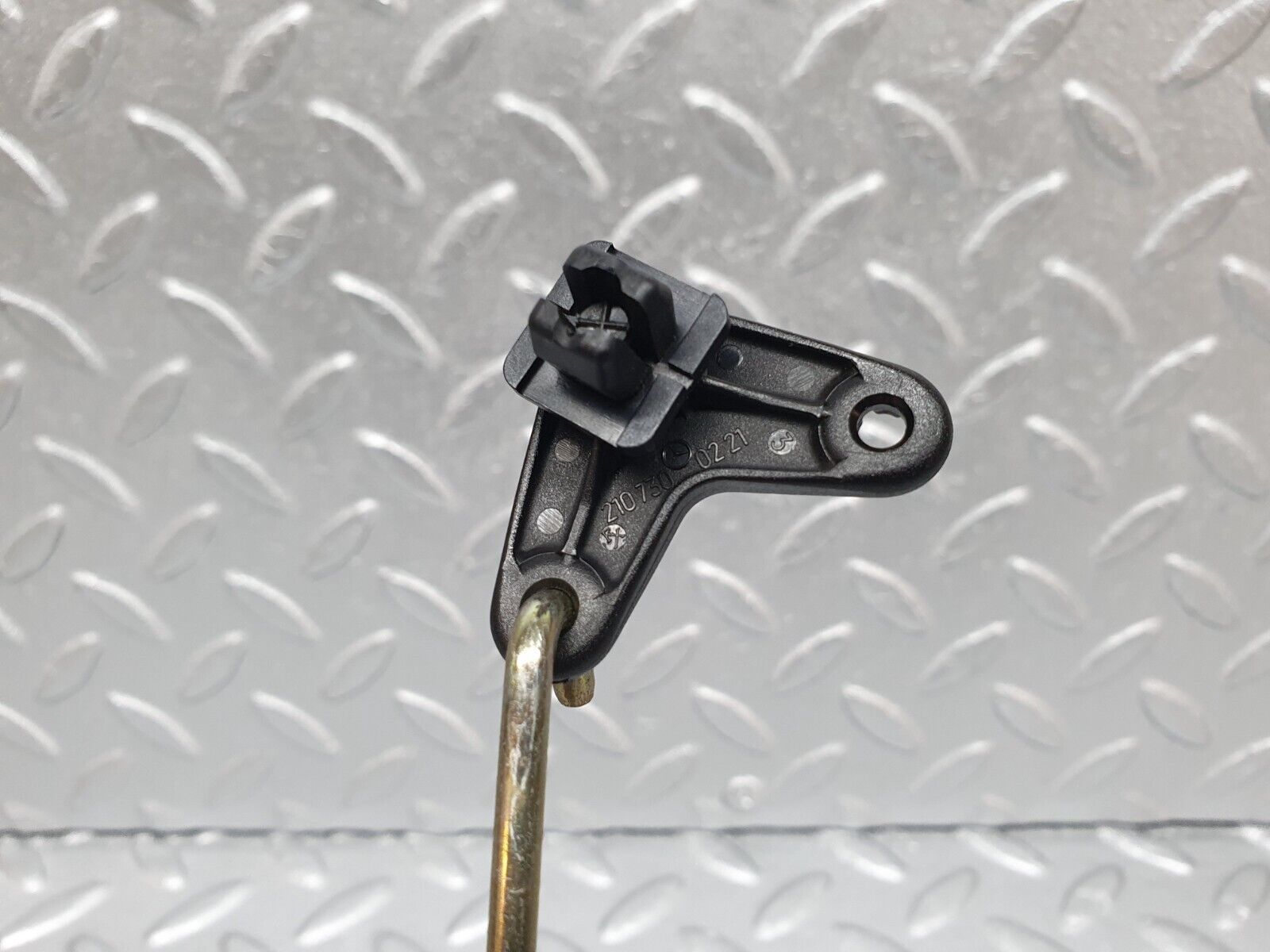 42103 Mercedes-Benz W202 C200 Rear Door Lock Knob Pair 2107300221