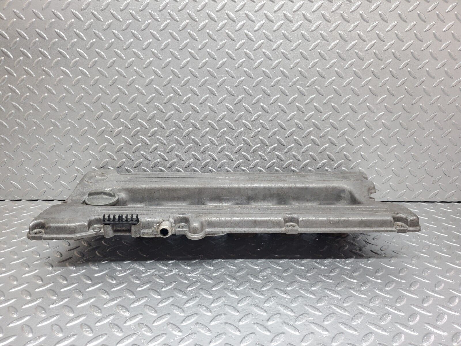 44306 Mercedes-Benz W123 280E Cylinder Head Valve Cover 1100160905