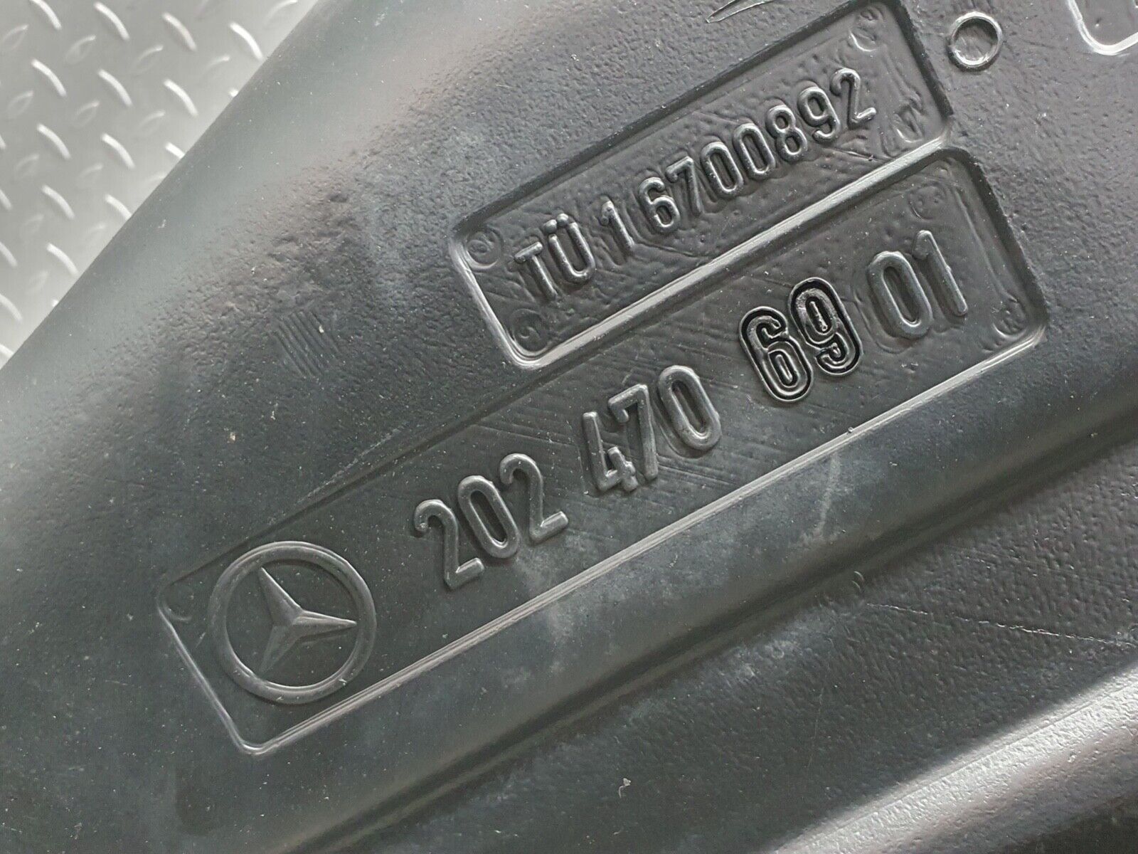 41999 Mercedes-Benz W202 C200 Fuel Tank Plastic 2024706901