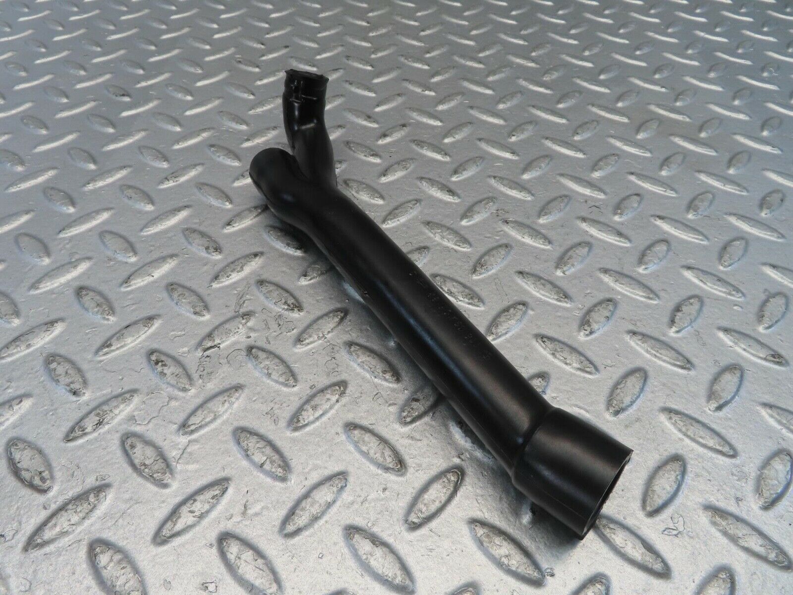 11050 Mercedes-Benz R107 W116 Air Intake Breather Hose 1160940682