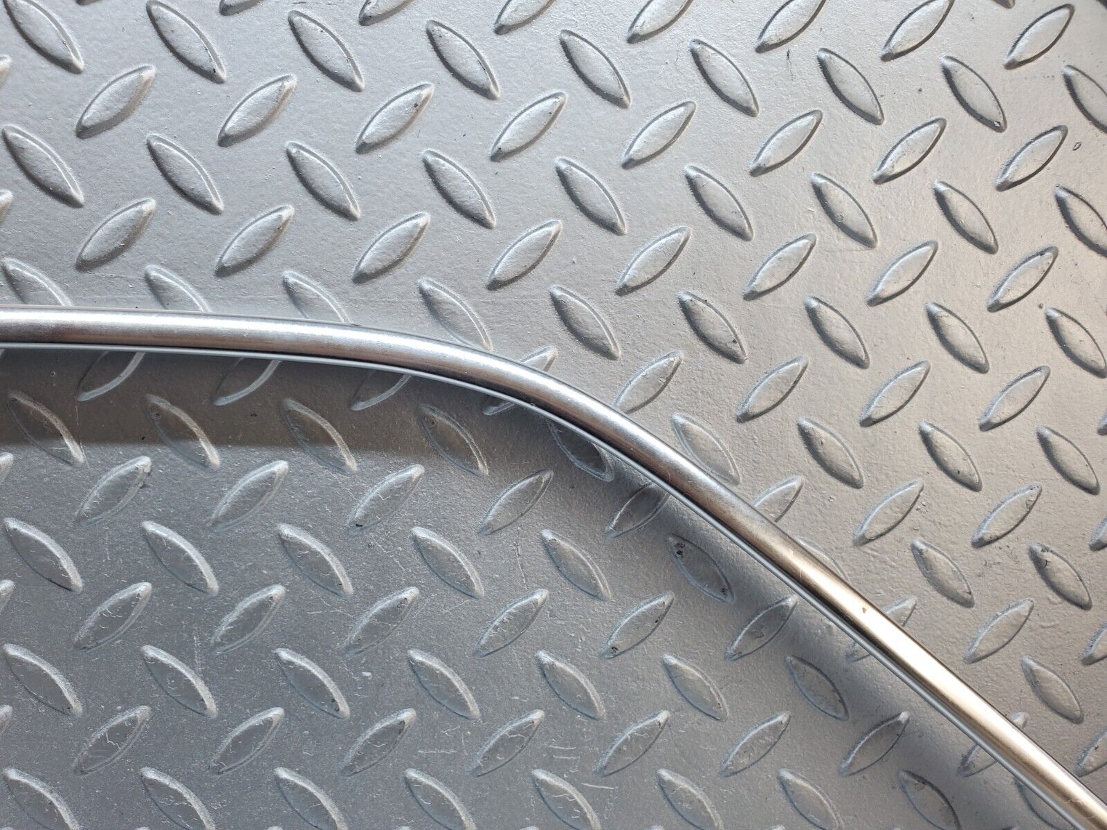 45995 Mercedes-Benz W126 420SE Roof Chrome Trim Right Side