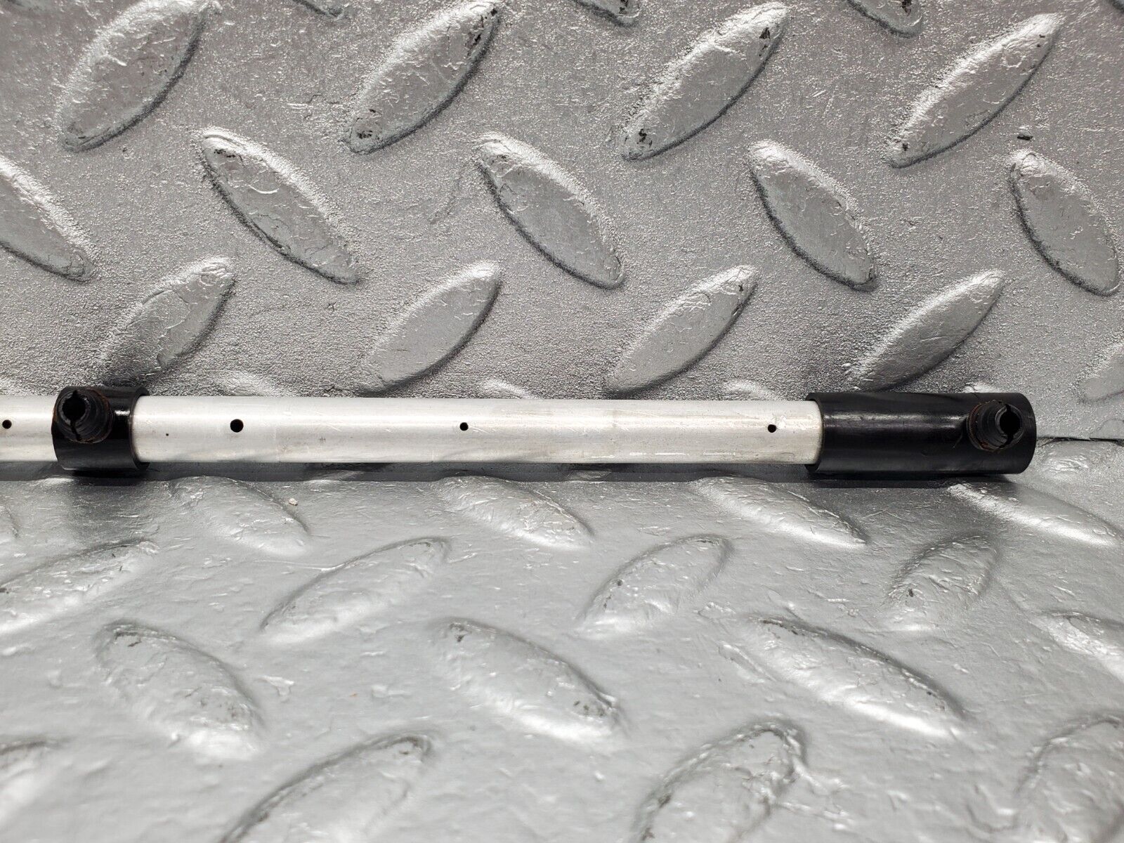 46279 Mercedes-Benz W126 420SE Camshaft Oil Tube