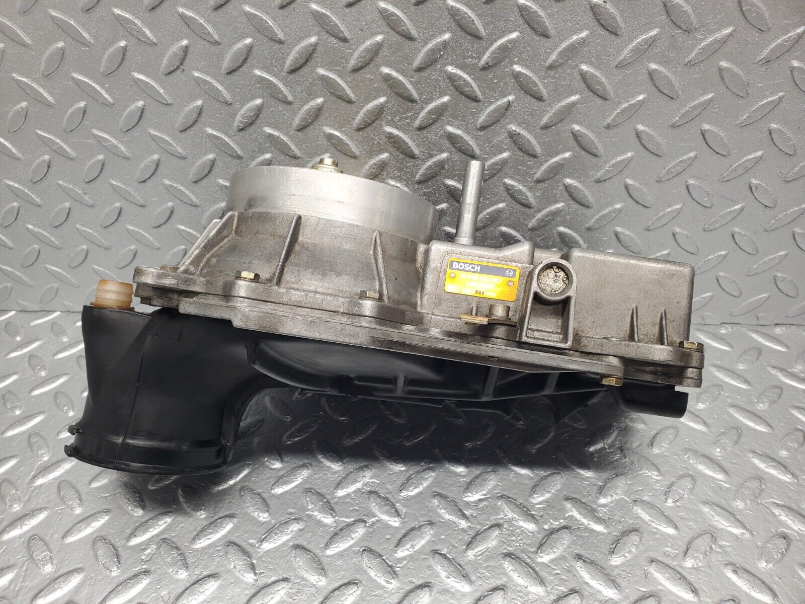 46023 Mercedes-Benz W126 420SE Air Flow Mass Meter Sensor Bosch 0438121037 1161400618