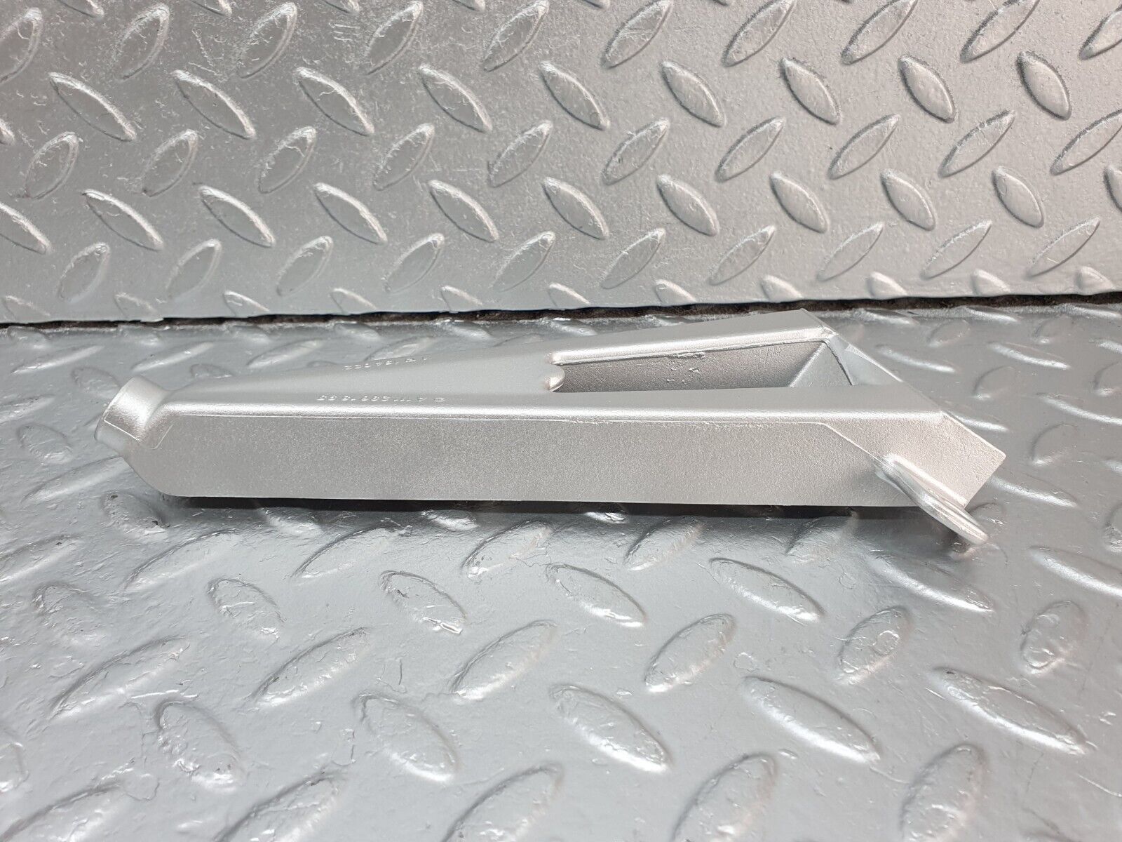 41893 Mercedes-Benz W202 C200 Power Steering Pump Bracket 1112361395