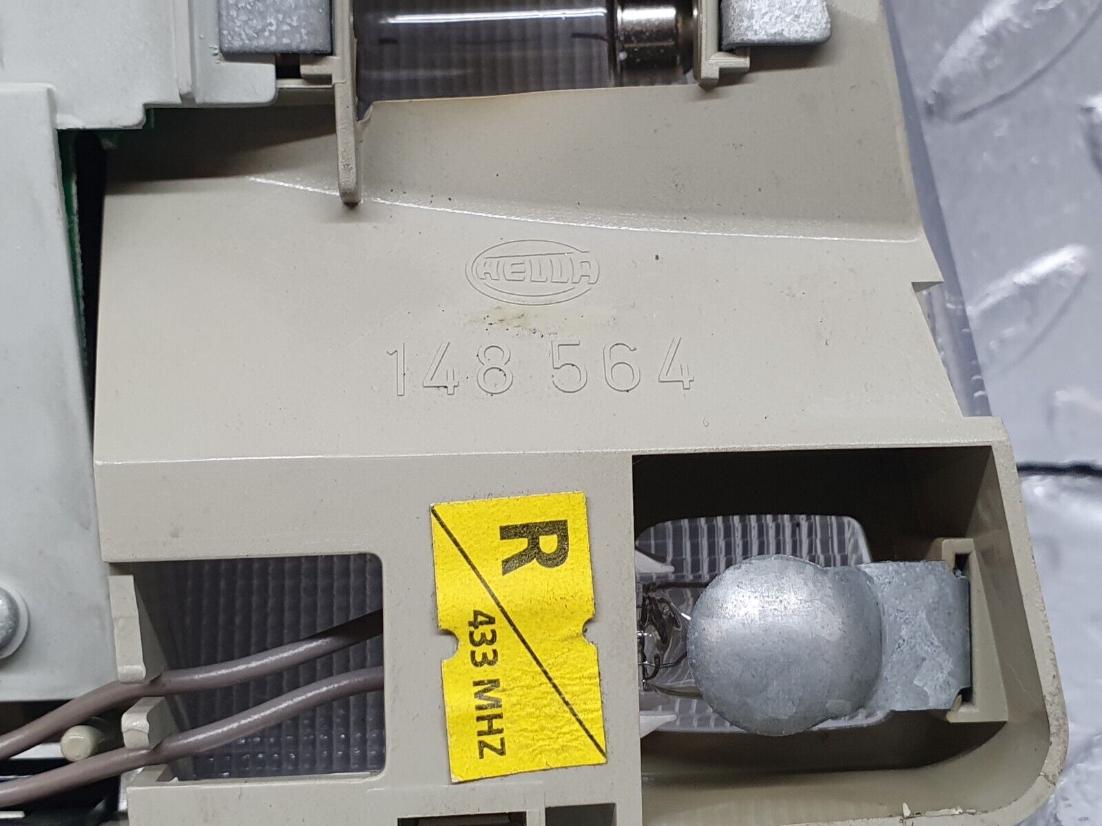 41906 Mercedes-Benz W202 C200 Interior Dome Light Hella 208820 148564 1408300008