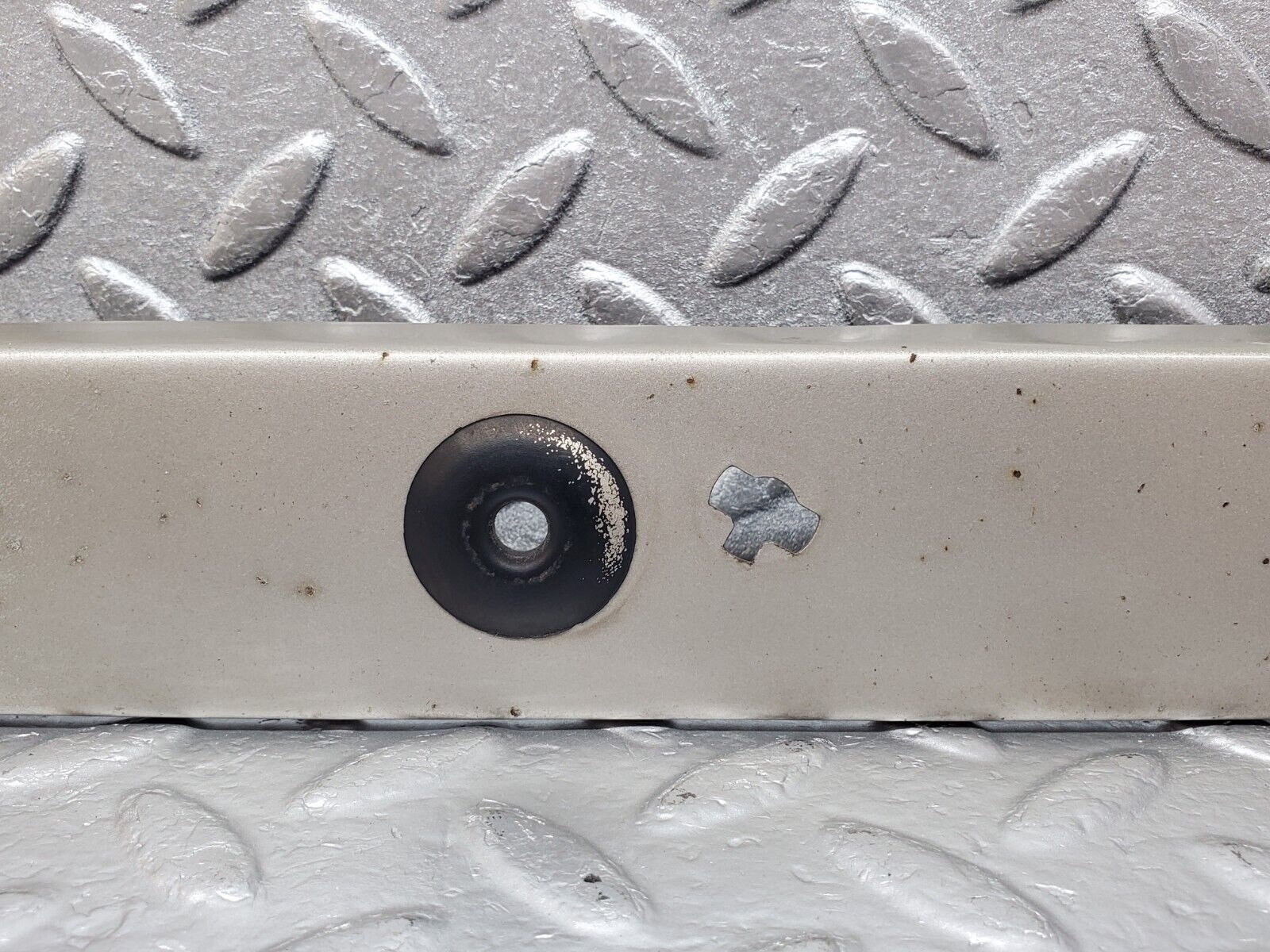 45662 Mercedes-Benz W126 420SE Under Headlight Trim Left Side