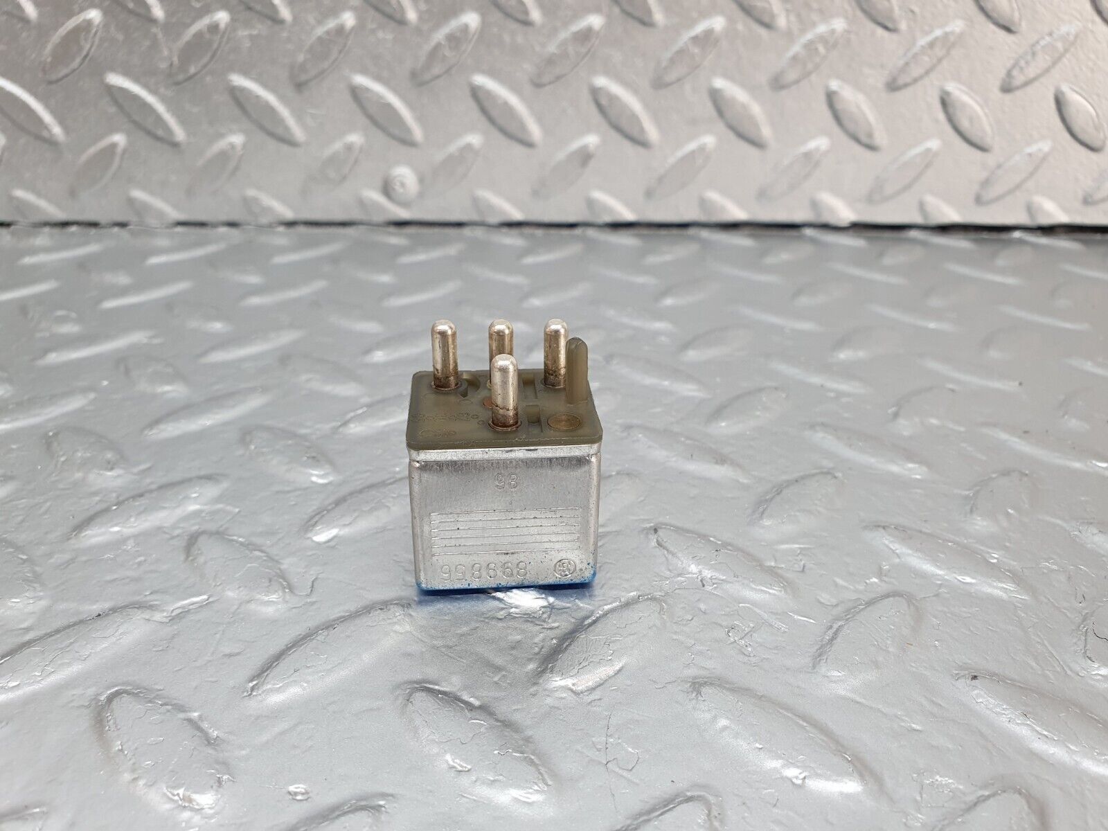 42950 Mercedes-Benz W201 190 2.0L Multi Purpose Relay 0015425919