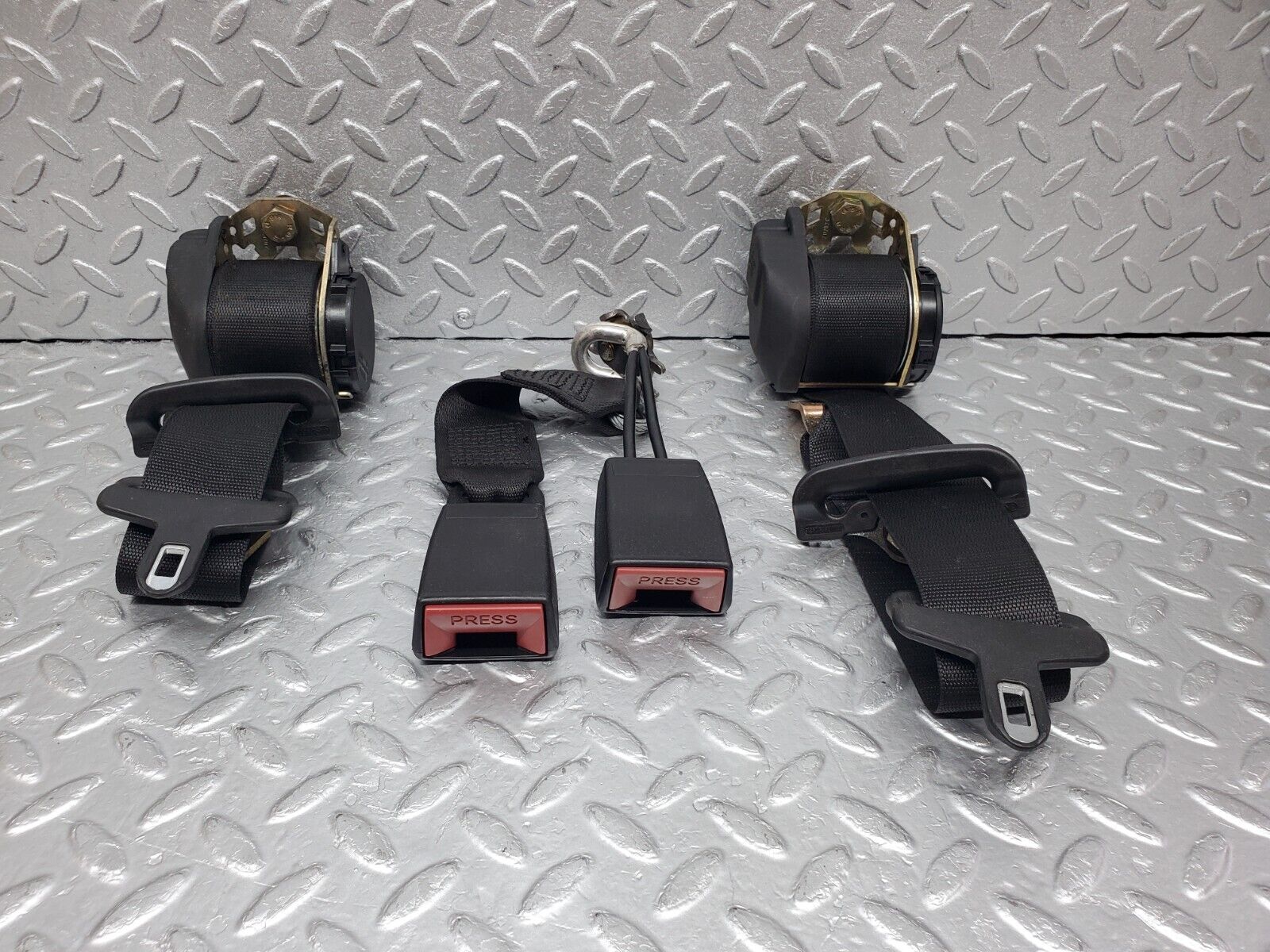 44839 Mercedes-Benz W124 220E Rear Seat Belt Set With Buckle 1248601286 1248608585 1248601696