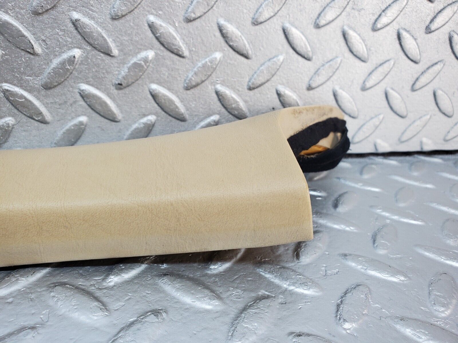 45564 Mercedes-Benz W126 420SE A Pillar Cover Trim Left Side Beige