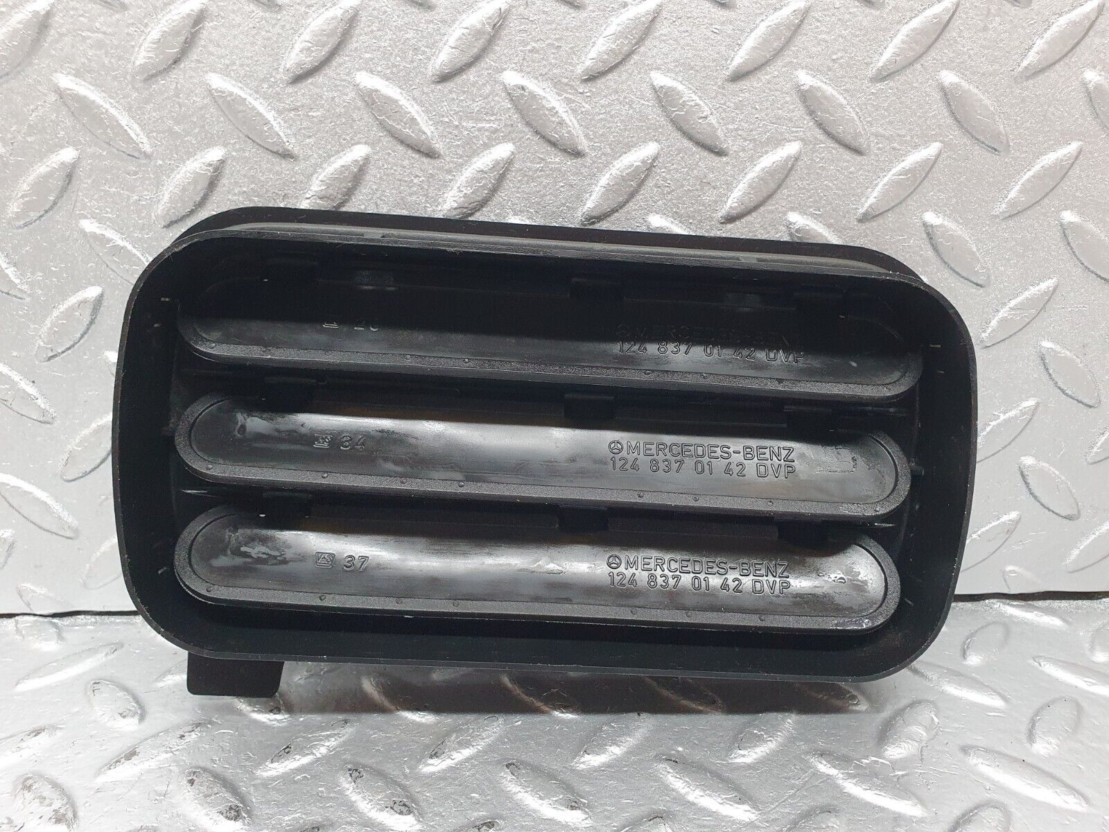 41604 Mercedes-Benz W124 200E Air Intake Vent 1248370230 1248370142