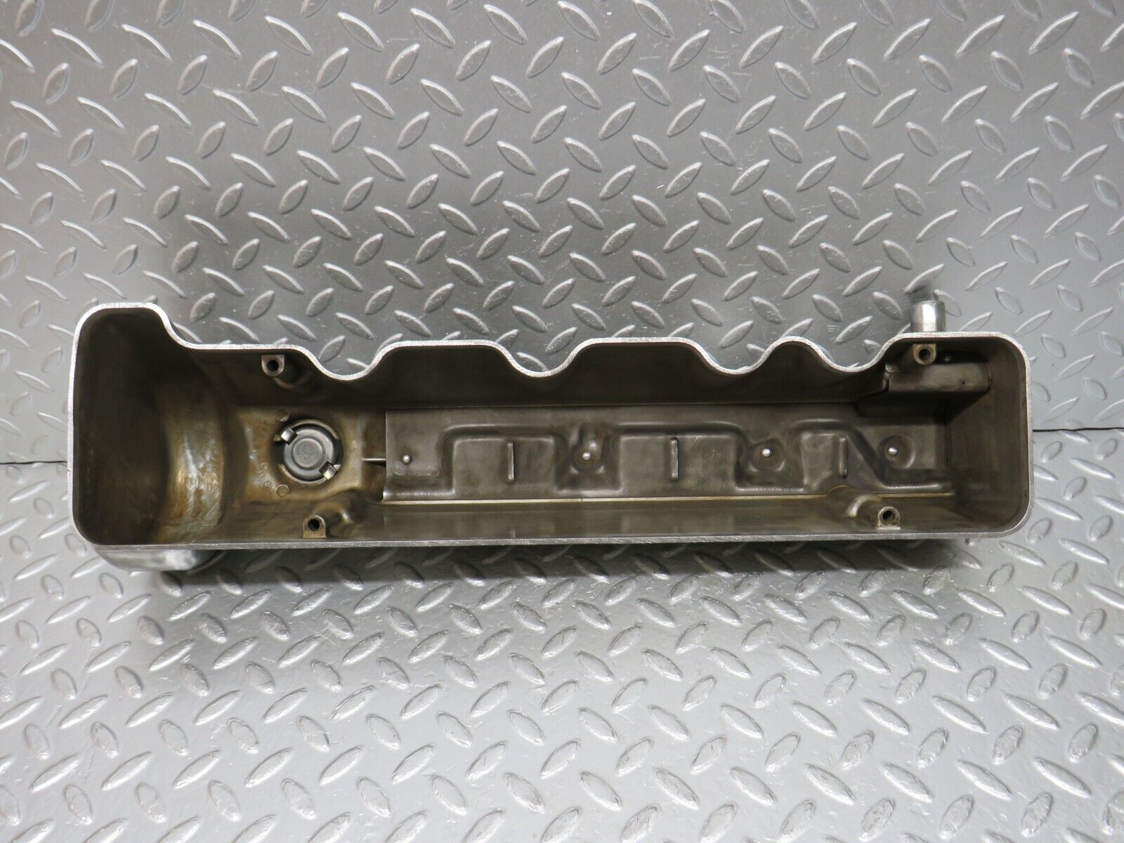 32981 Mercedes-Benz C107 R107 350 Cylinder Head Valve Cover Right 1160161905