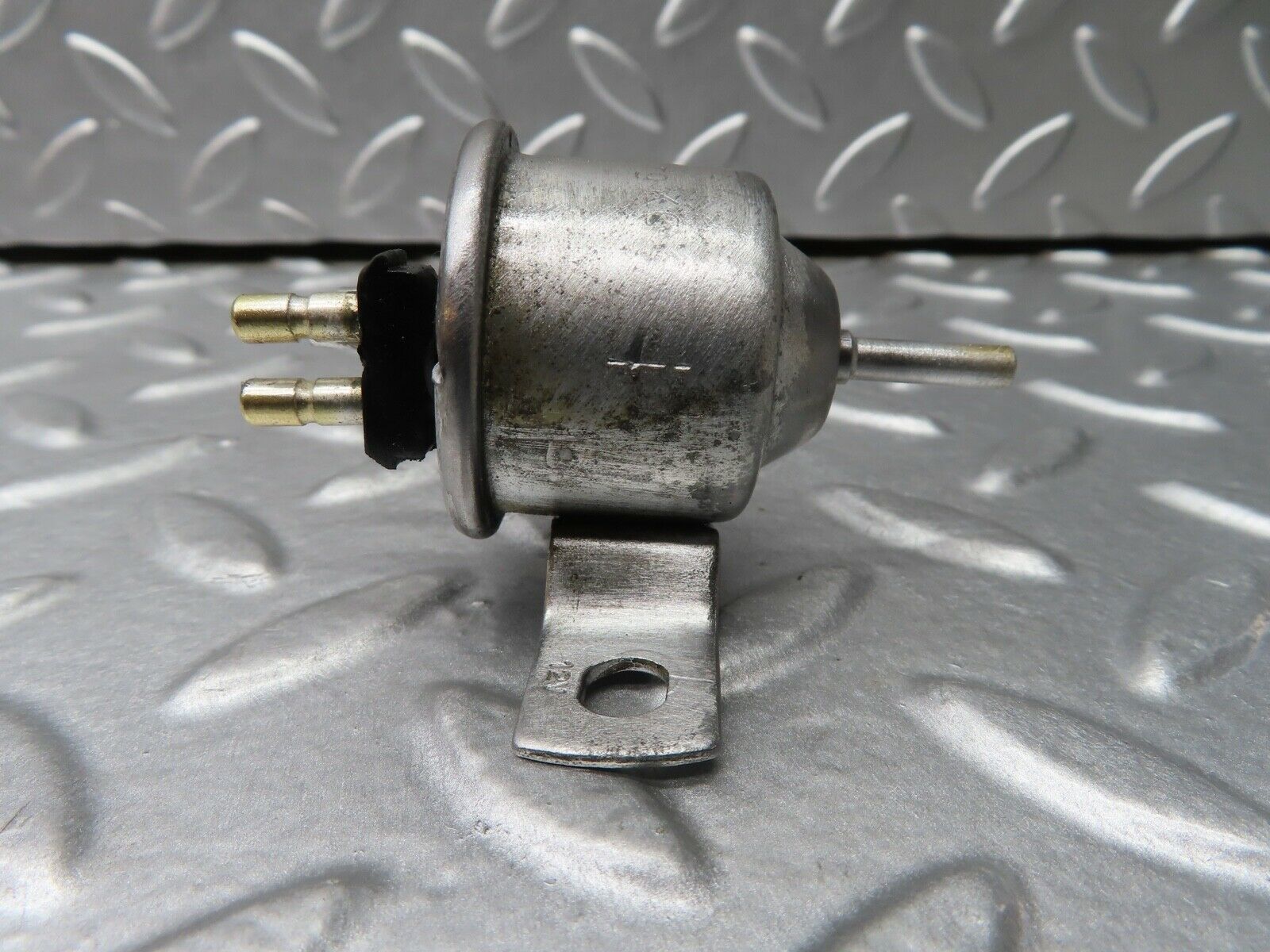 20558 Mercedes-Benz R107 450SL Vacuum Valve Pierburg