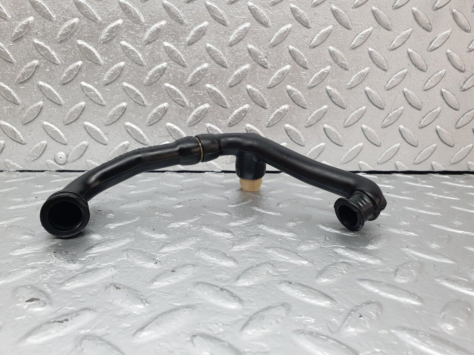 44000 Mercedes-Benz C123 230CE Coupe Air Intake Pipe 1020941682 1020941782